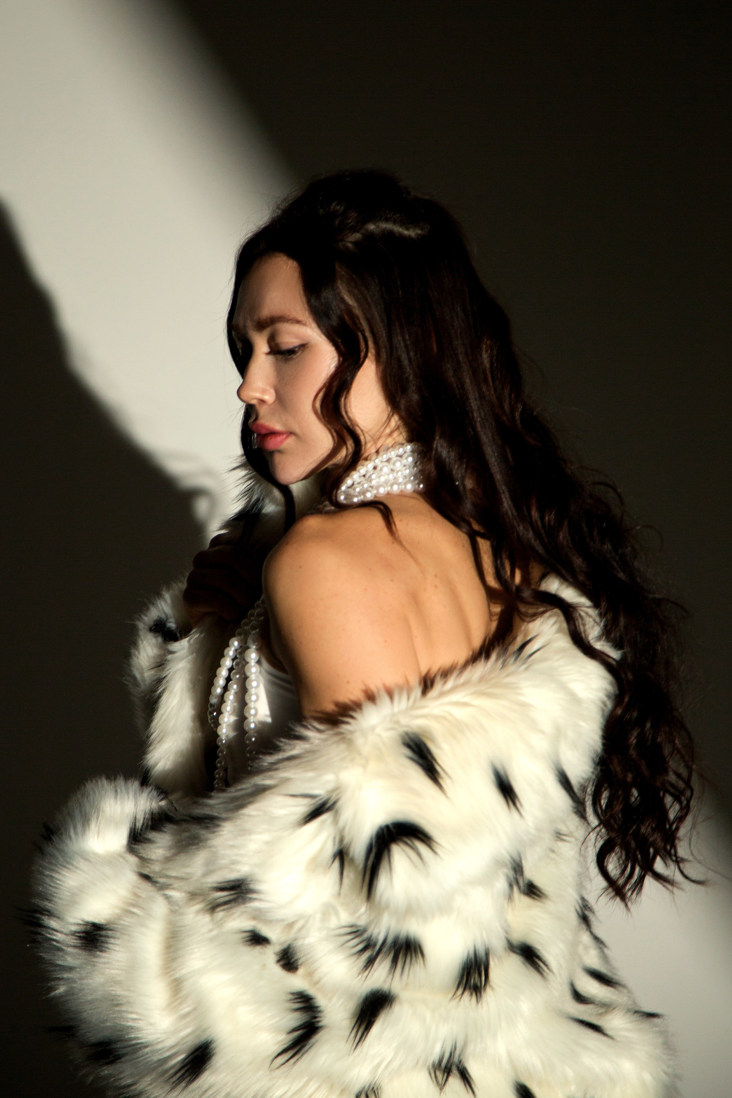 индивидуальная фотосессия для красивой девушки в фотостудии