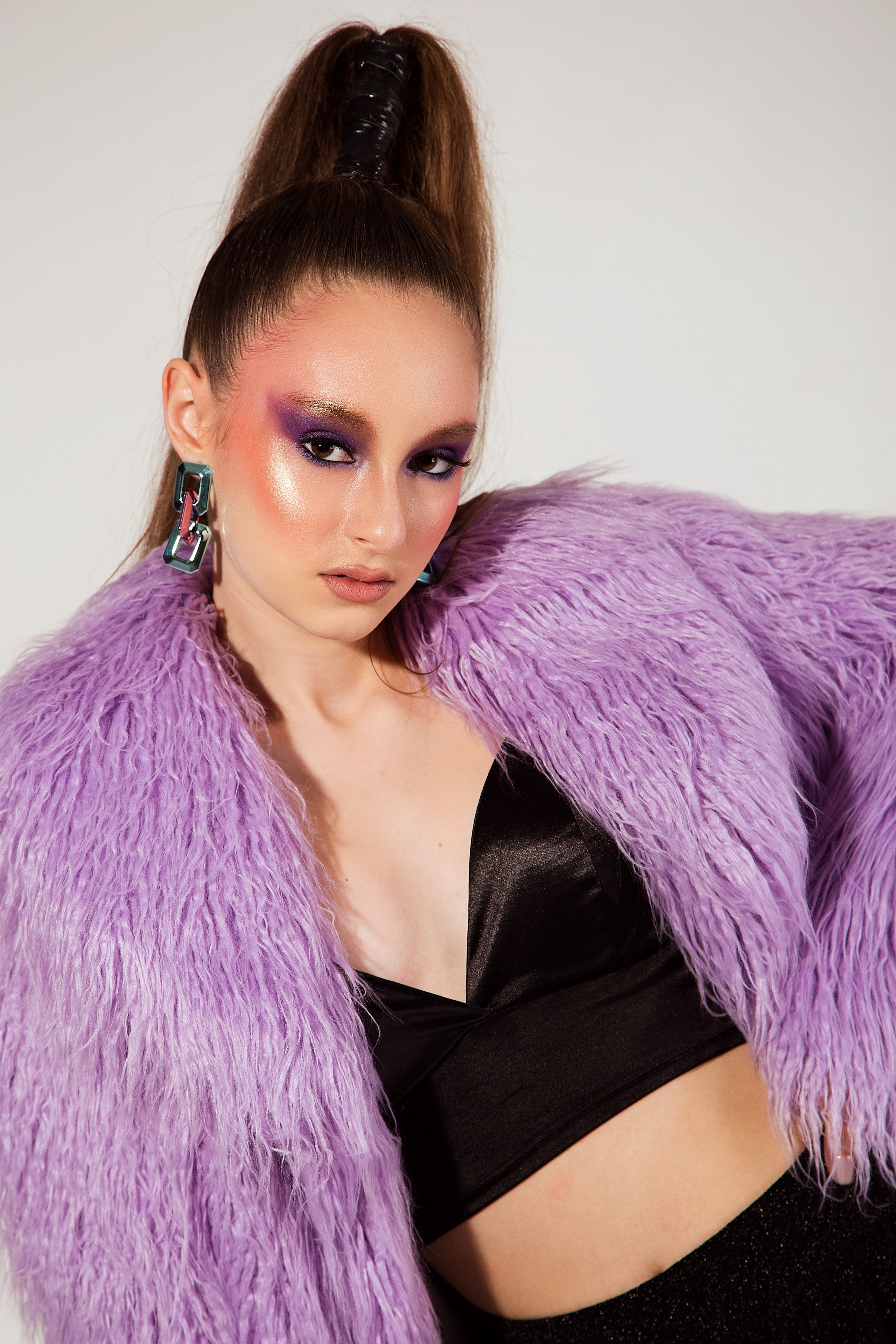 индивидуальная фотосессия для красивой девушки в фотостудии