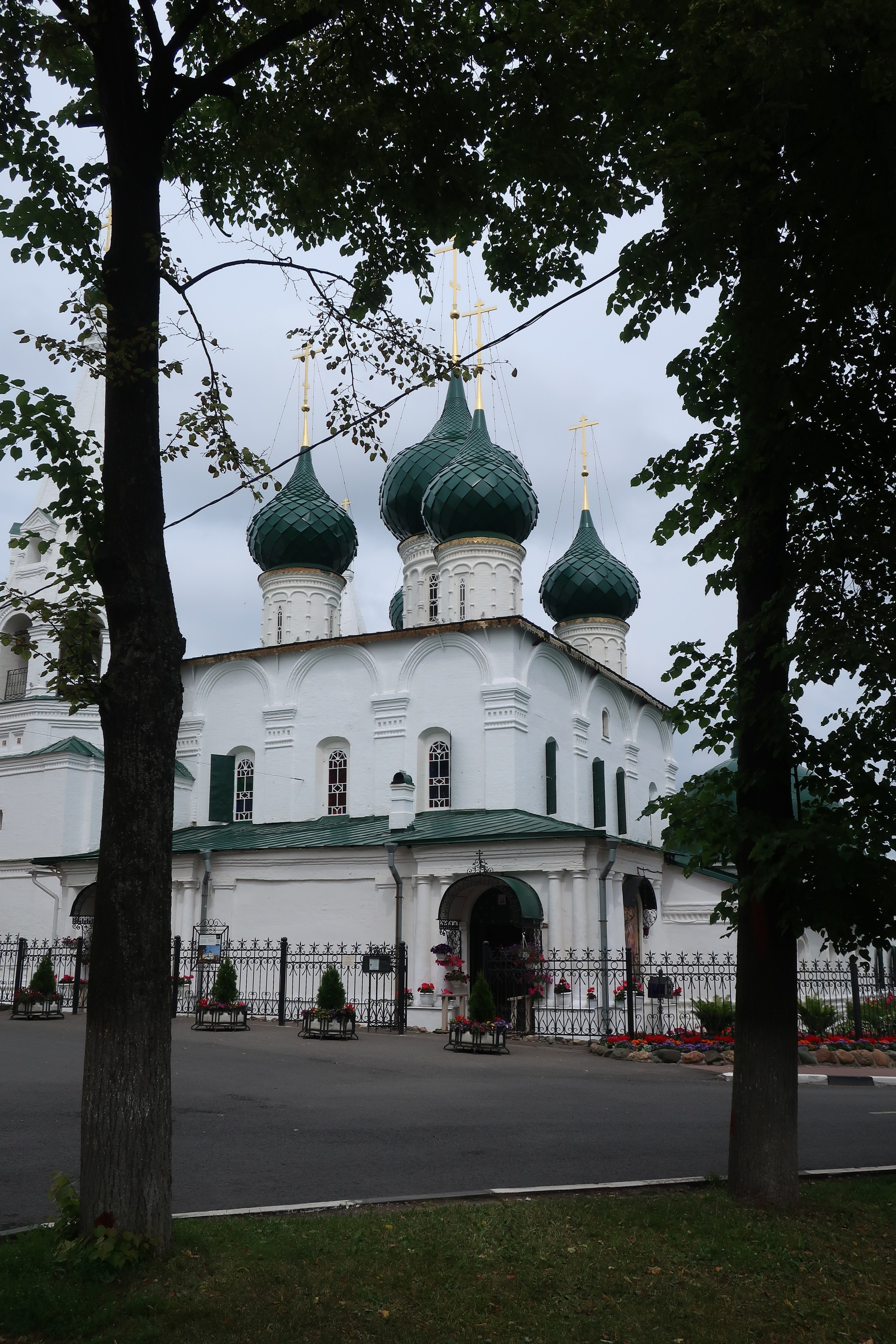 Летняя фотопрогулка по Ярославлю: кремль и виды на город с колокольни. Проект «Фотокладовка»: блог уличной фотографии в формате street photo