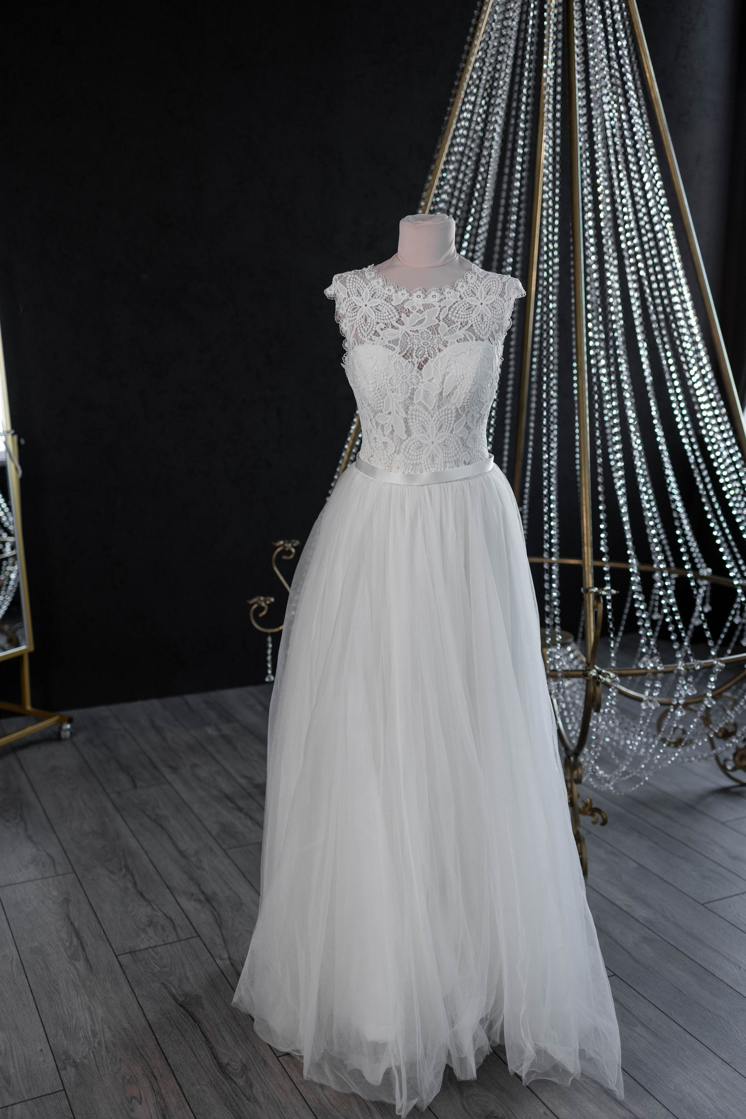 Длинные платья. Интерьерная фотостудия Background в Омске