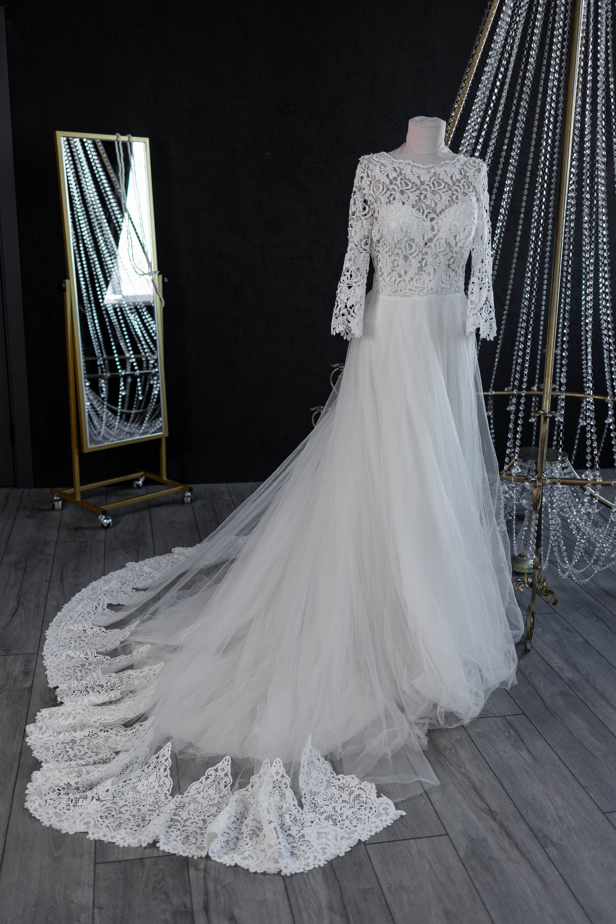 Длинные платья. Интерьерная фотостудия Background в Омске