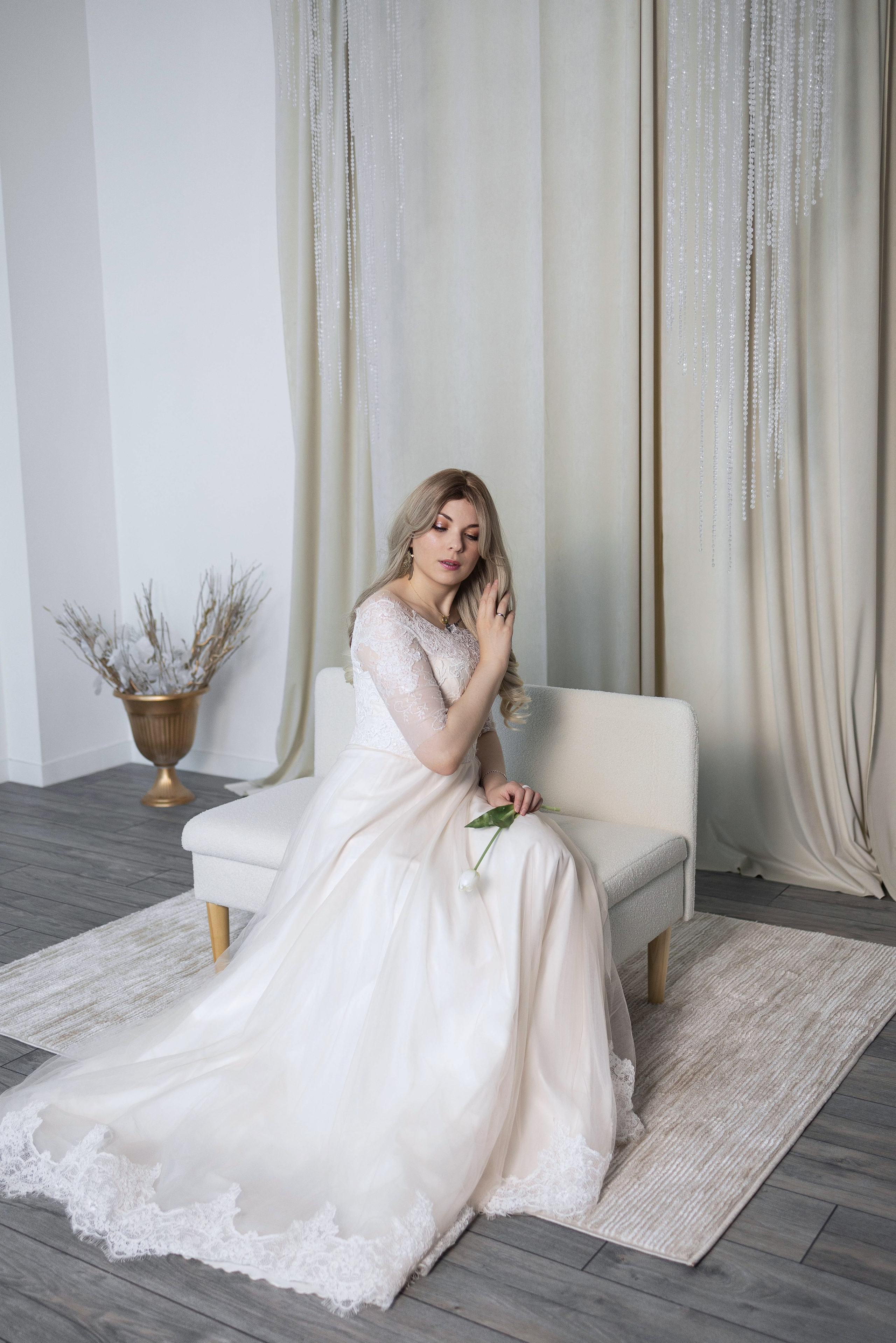 Длинные платья. Интерьерная фотостудия Background в Омске