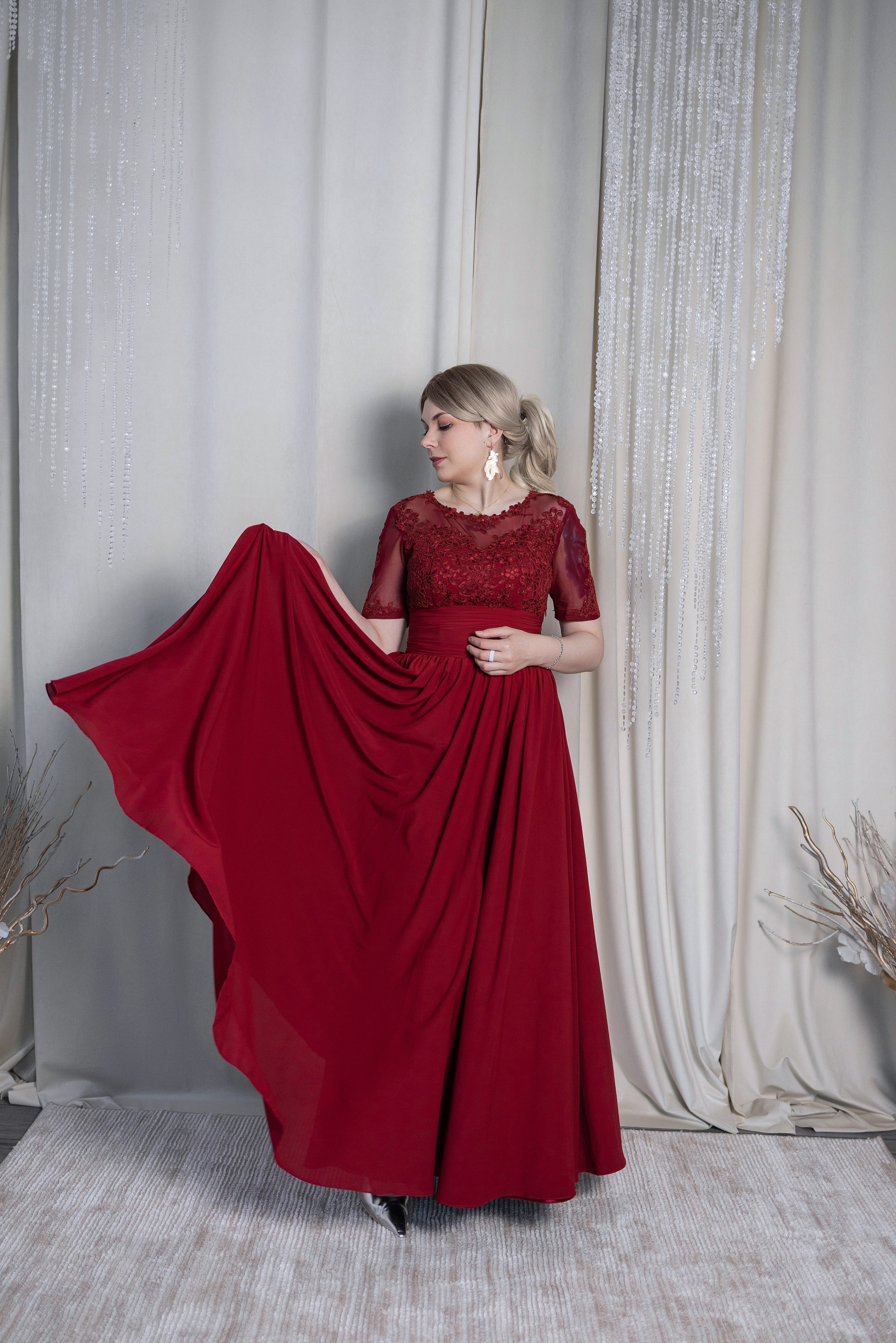 Длинные платья. Интерьерная фотостудия Background в Омске