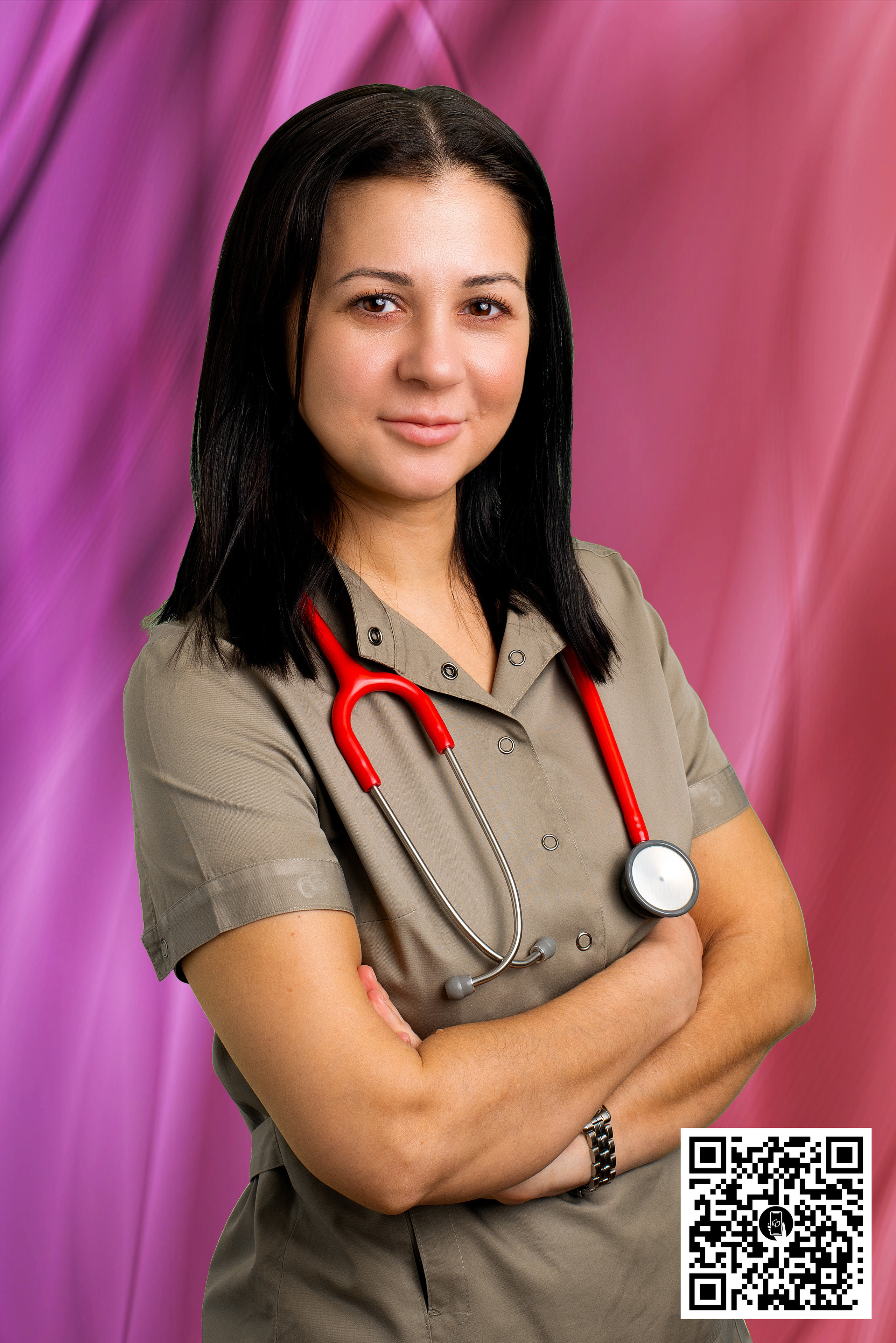 Визитки с дополненной реальностью, оформленный стенд с работниками. Детский фотограф. «Ожившие» фото, г. Нижневартовск