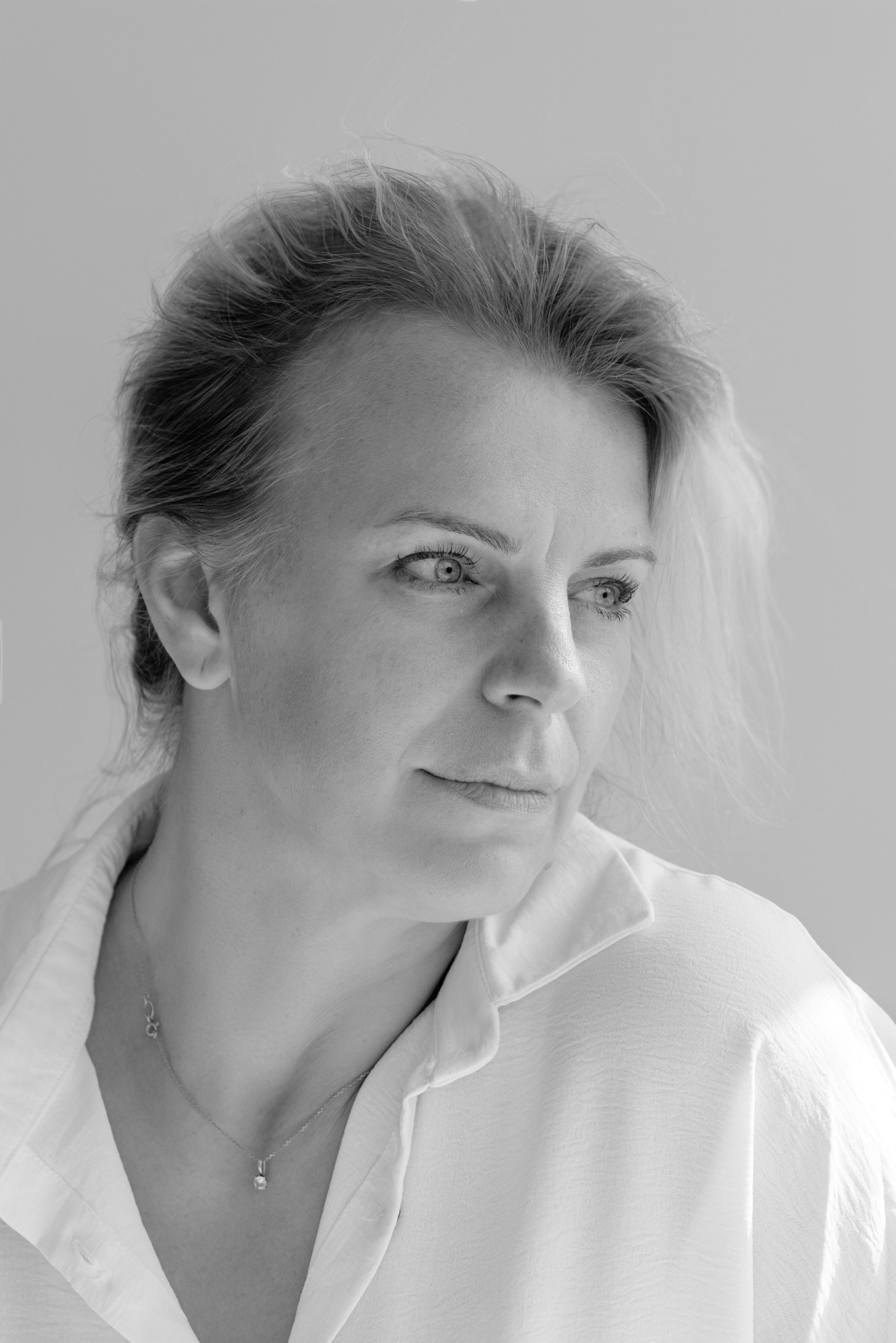 Минималистичный чб портрет. Портретный фотограф в Москве и Щелково Люся Фоминых