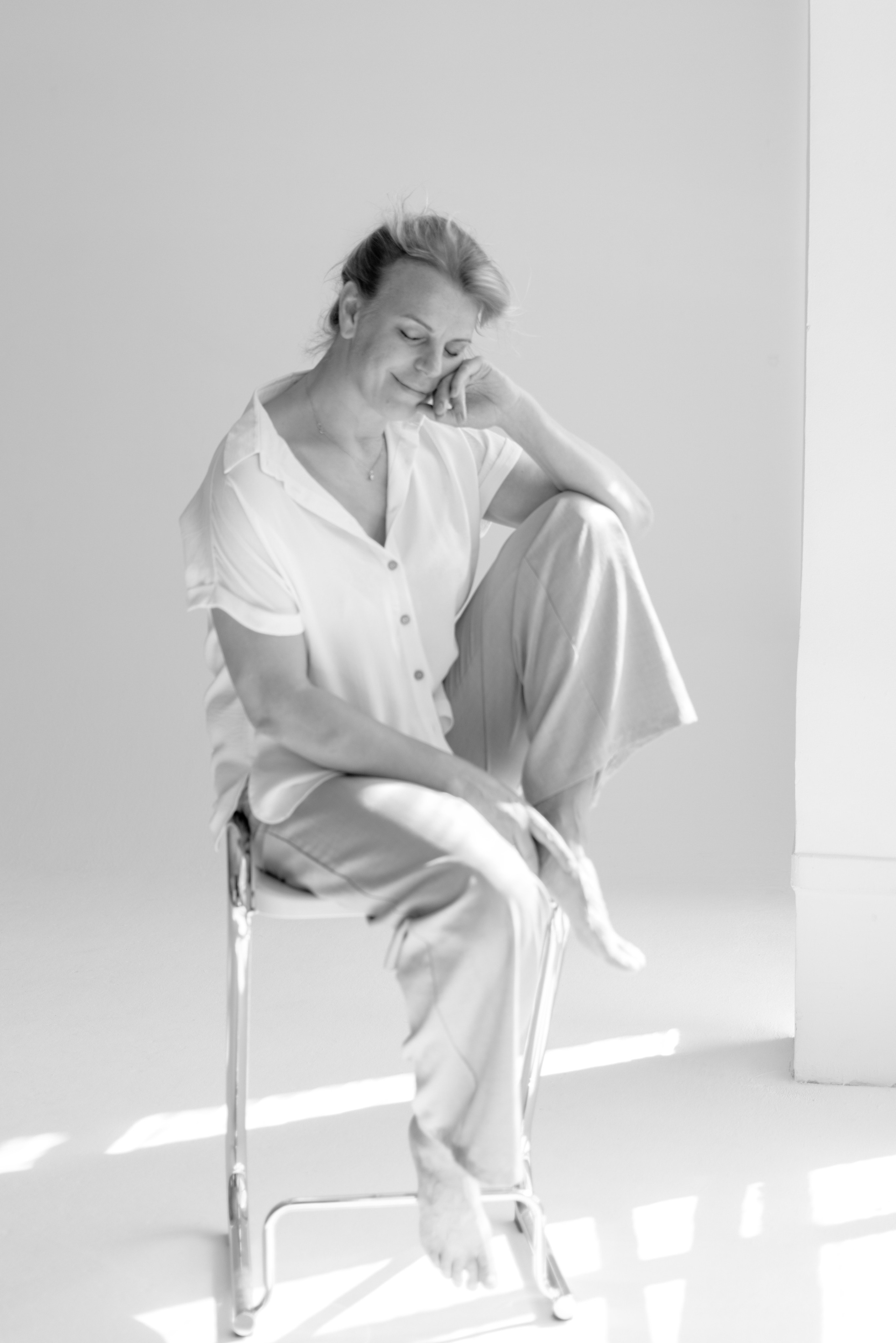 Минималистичный чб портрет. Портретный фотограф в Москве и Щелково Люся Фоминых