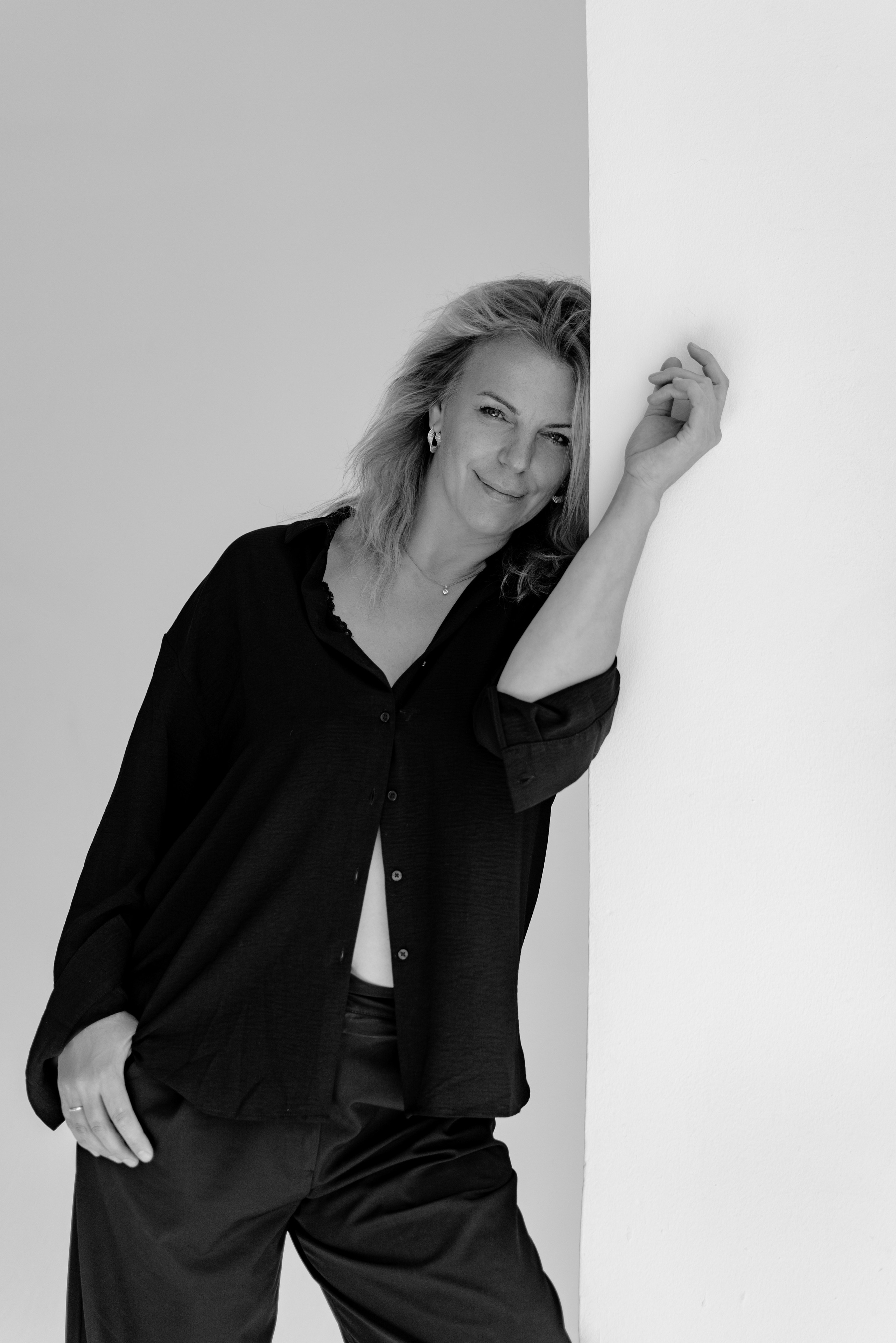 Минималистичный чб портрет. Портретный фотограф в Москве и Щелково Люся Фоминых