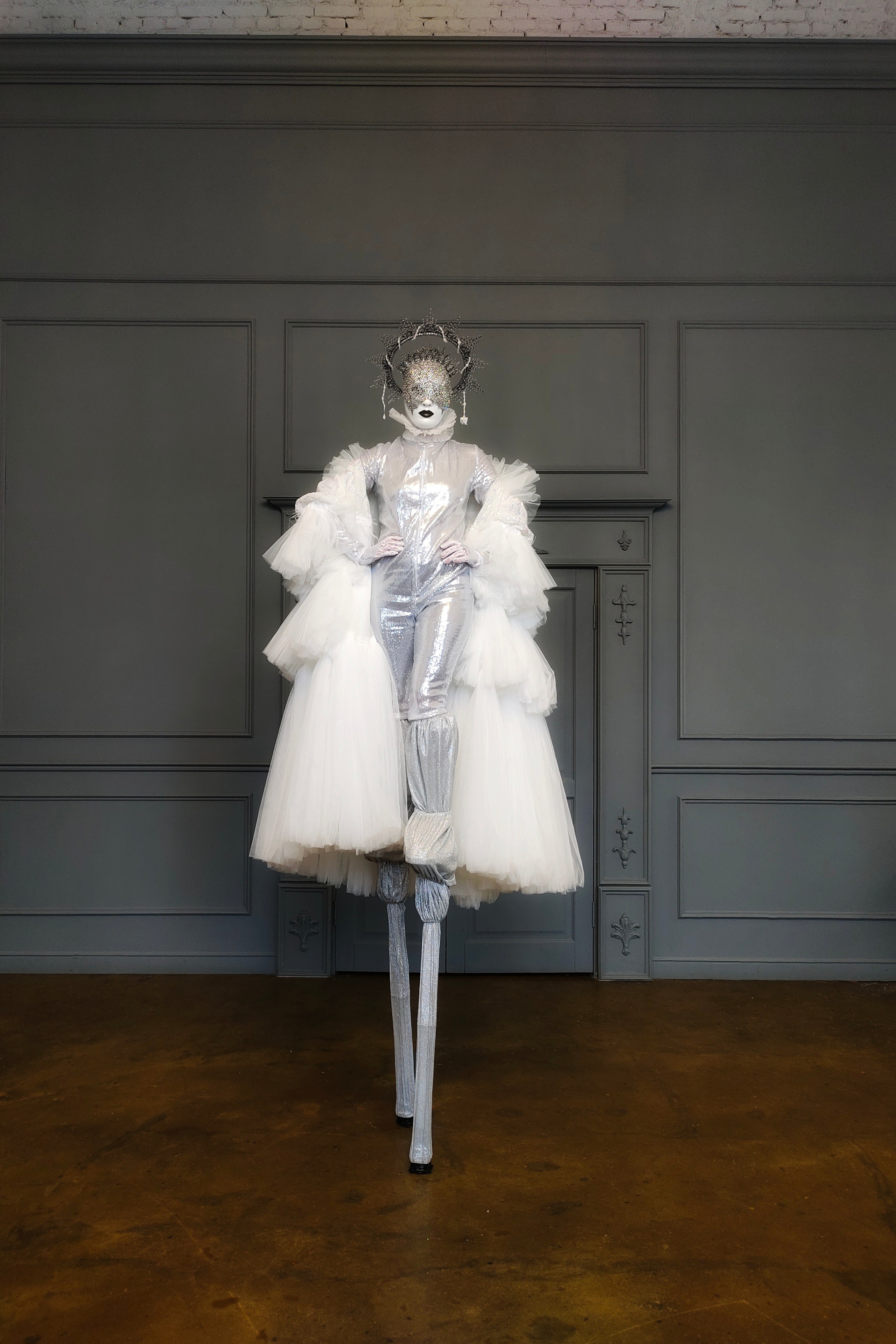 Ходулисты на встречу гостей. Мимы и Ходулисты на встречу гостей. Москва