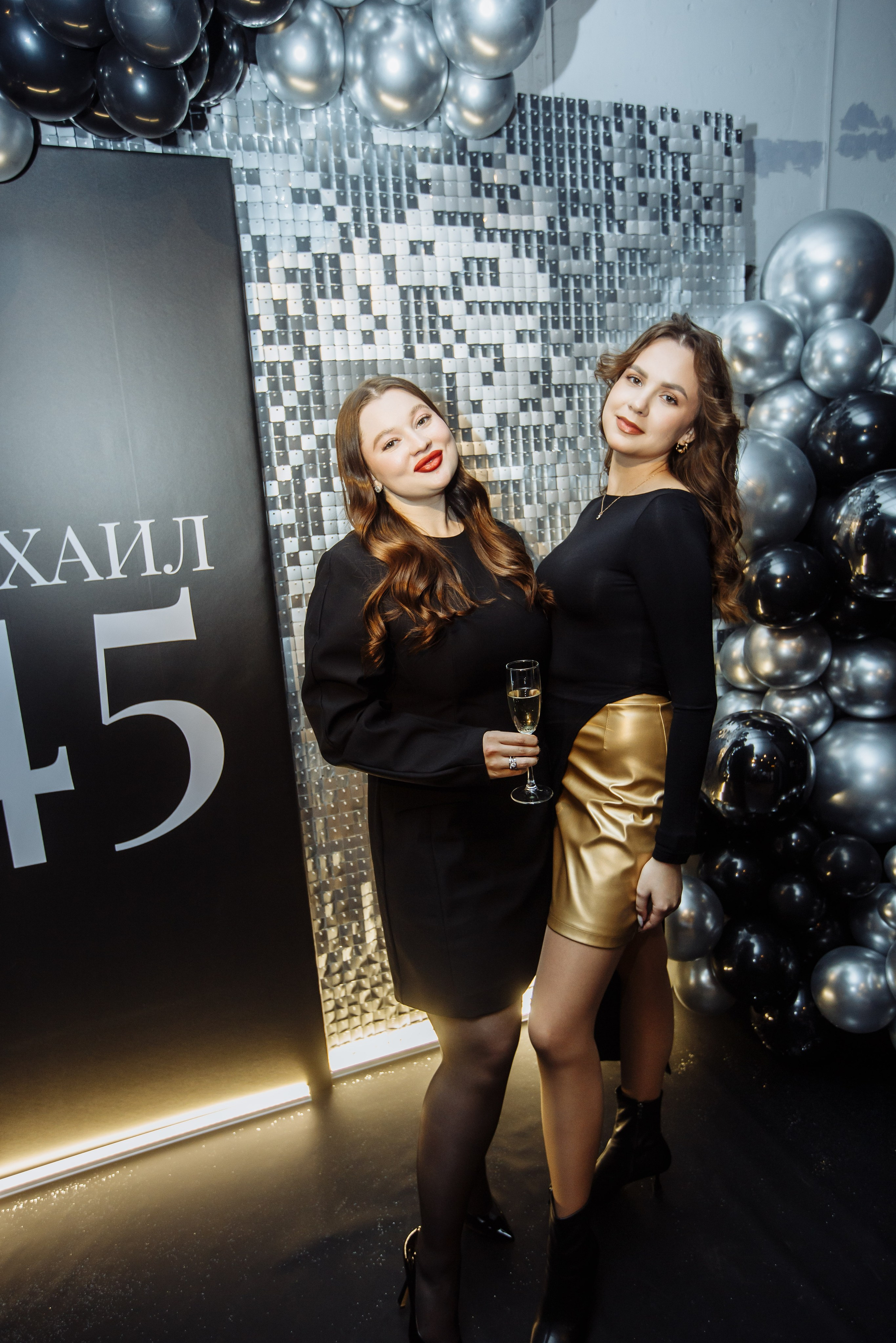 Красивые портреты девочек на дне рождения их папы, фото и видео съёмка мероприятий, подробнее где и как забронировать фотографа на этой странице