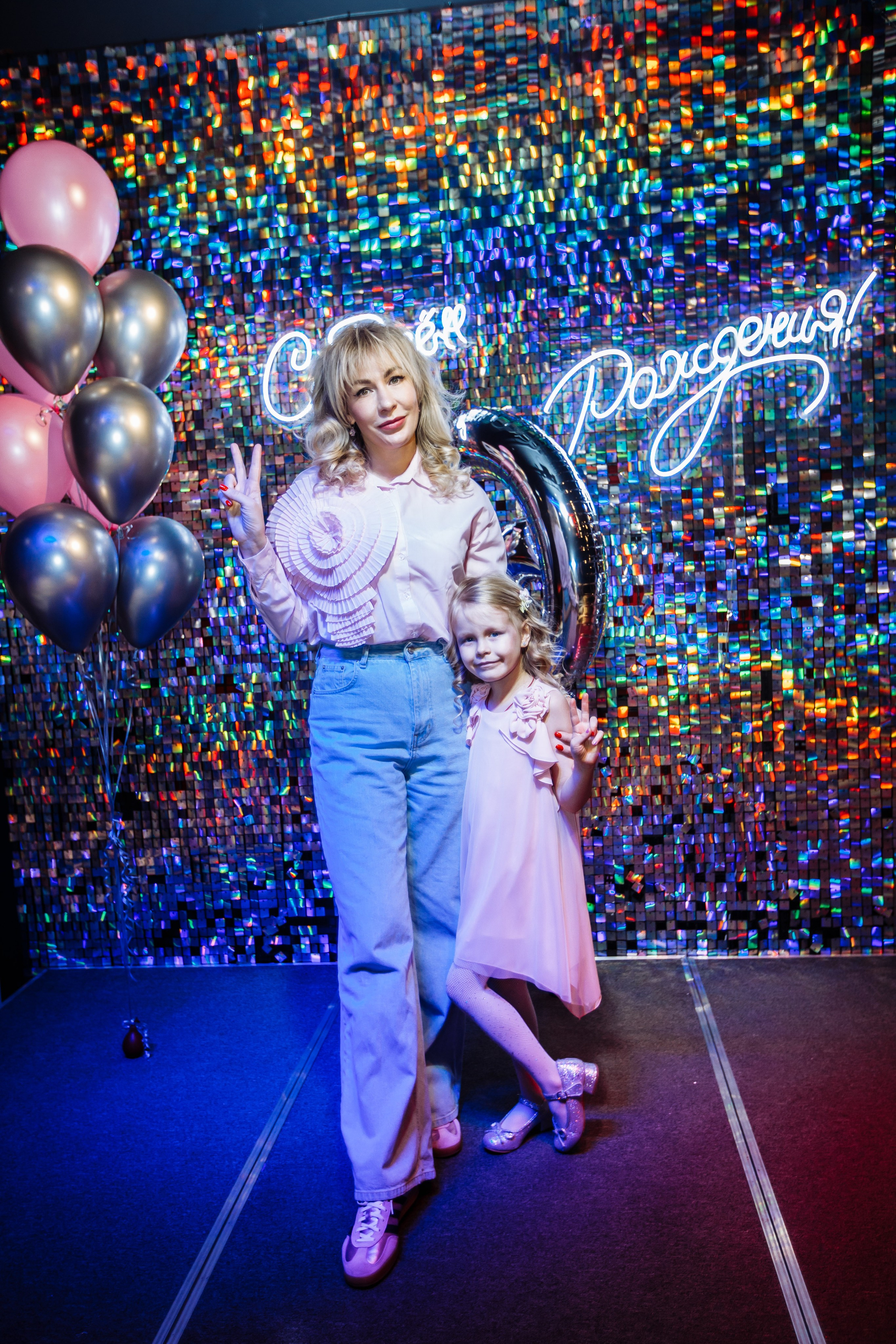 Видеосъёмка и фотограф на детское день рождения, от вручением букетов до торта, заказать фото видео съёмку на странице по ссылке