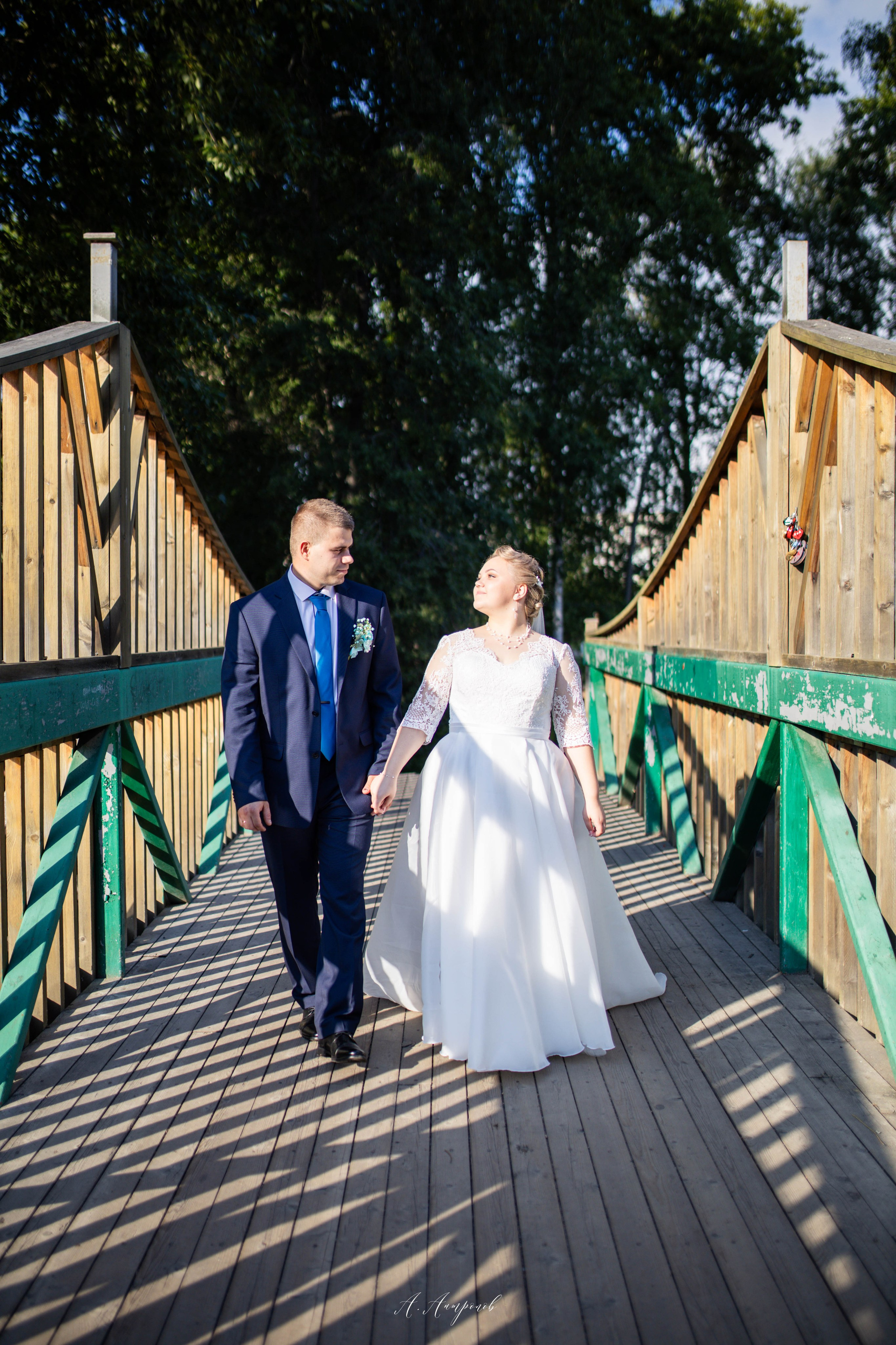 Свадьба-Свадьба! Консультация в&nbsp;подготовке к&nbsp;съемке Подбор мест для фотосессии, разработка маршрута Обработка фотографий Закрытый доступ к&nbsp;фотографиям на&nbsp;облачном диске&nbsp;&nbsp;