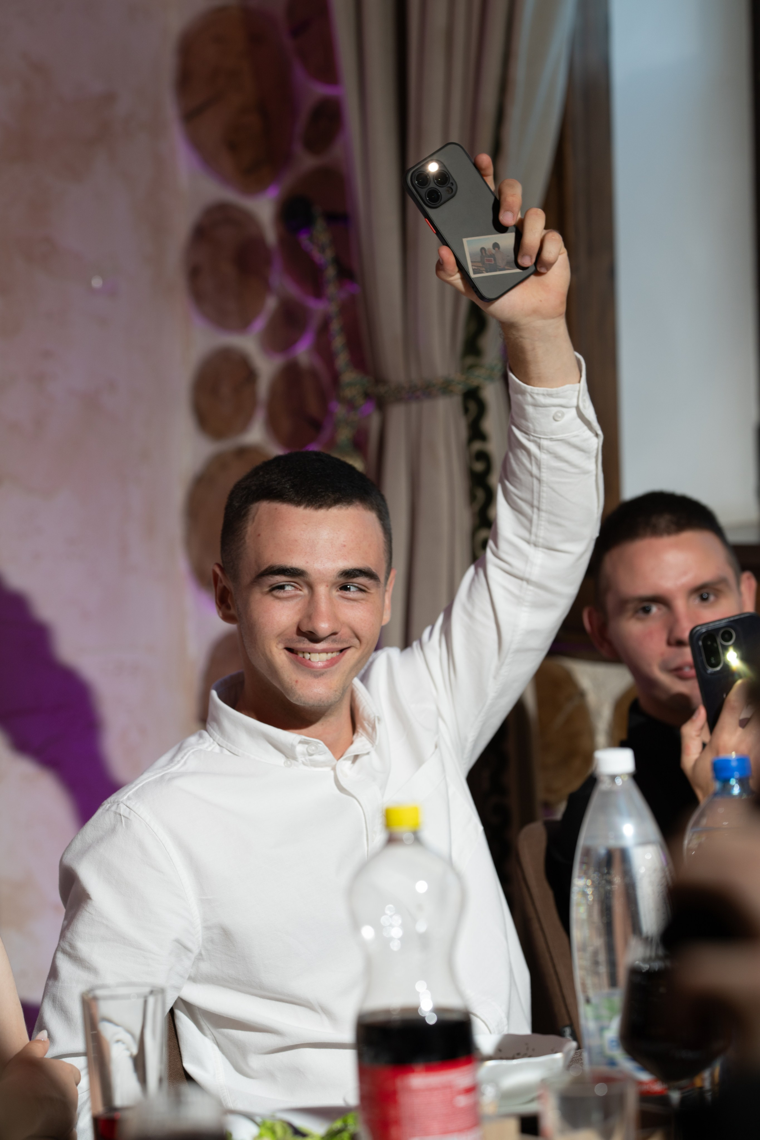 Выпускной вечер: нужны ли профессиональные кадры, если есть телефоны?. Школьный фотограф в Валуйках. Фотосессии для выпускников и изготовление выпускных альбомов в городе Валуйки и в Белгородской области