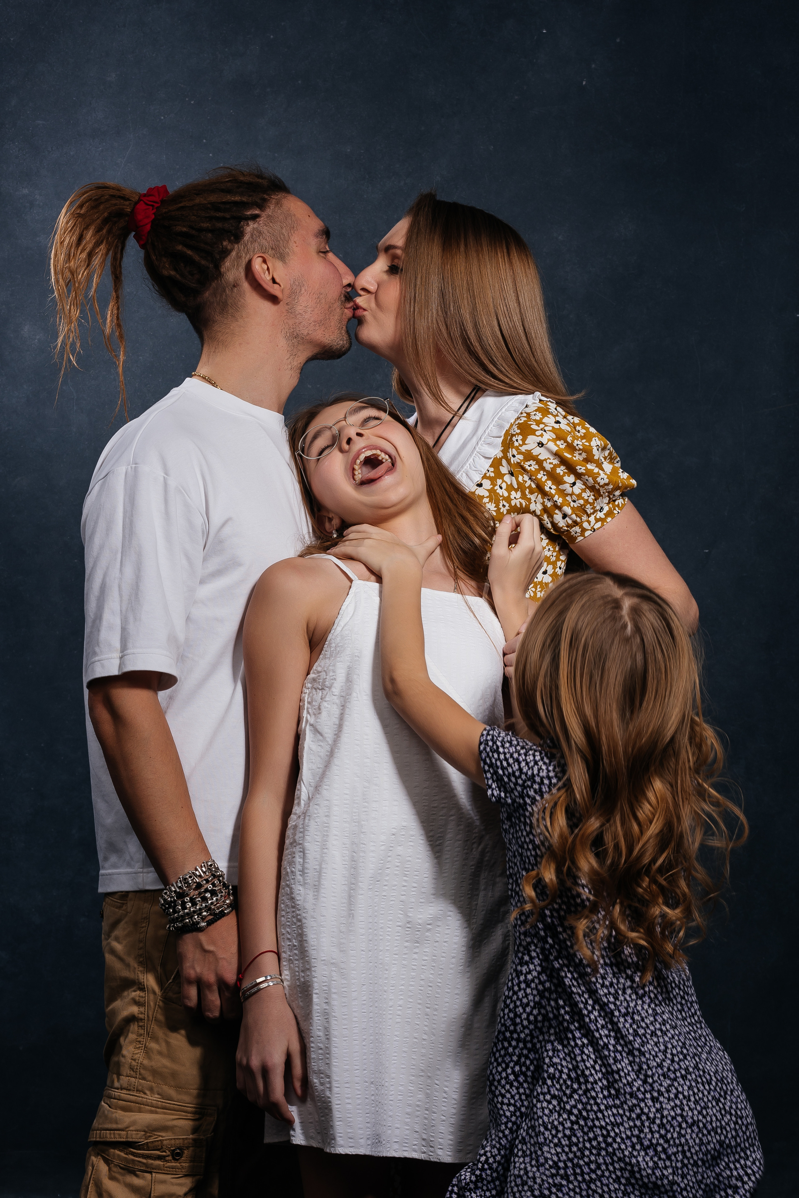 Семейная фотосессия: как сделать круто без наигранных улыбок. Фотограф Макс Ветошкин 📷