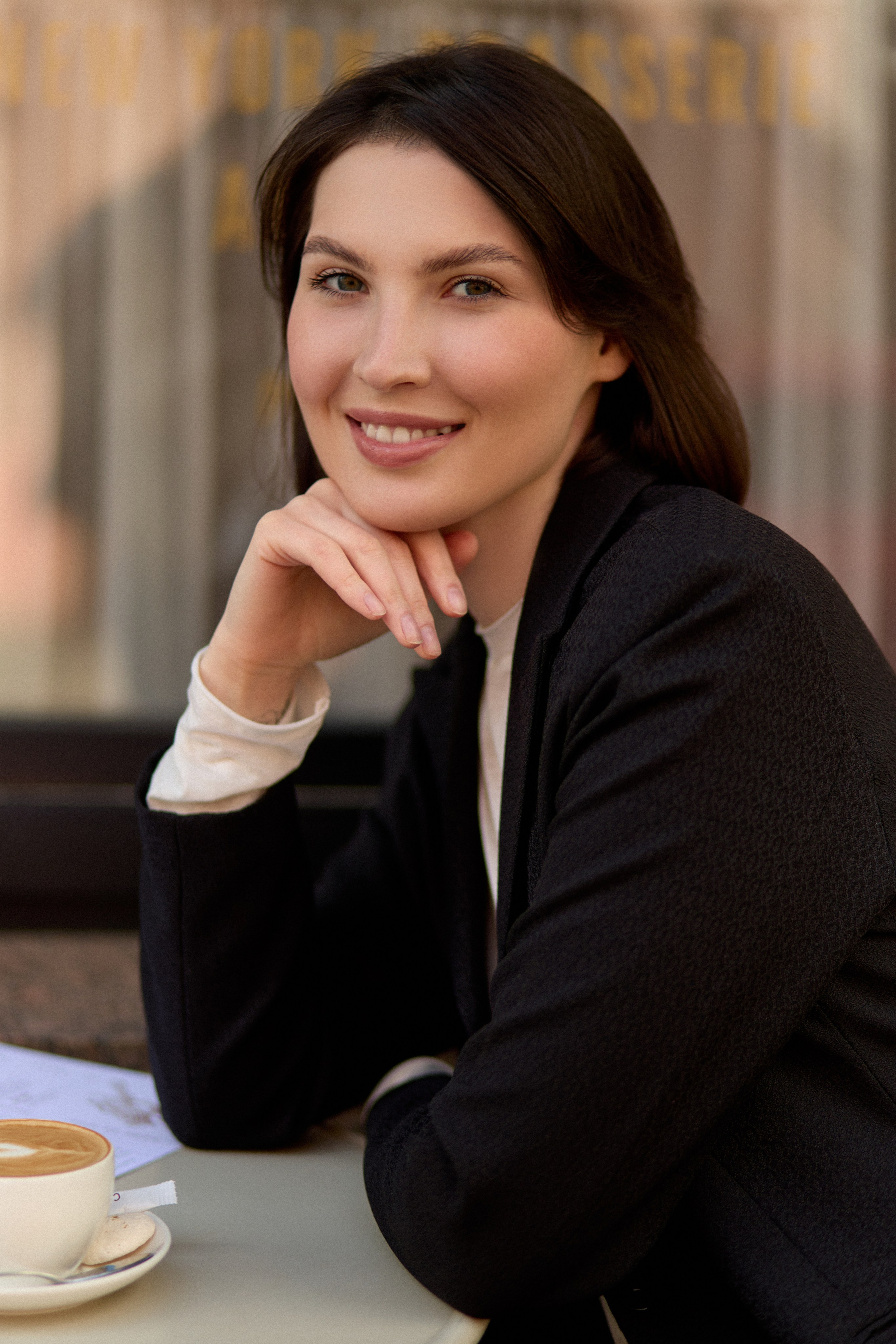 Контакты. Фотограф для брендов одежды и маркетплейсов в Москве Рита Винтер