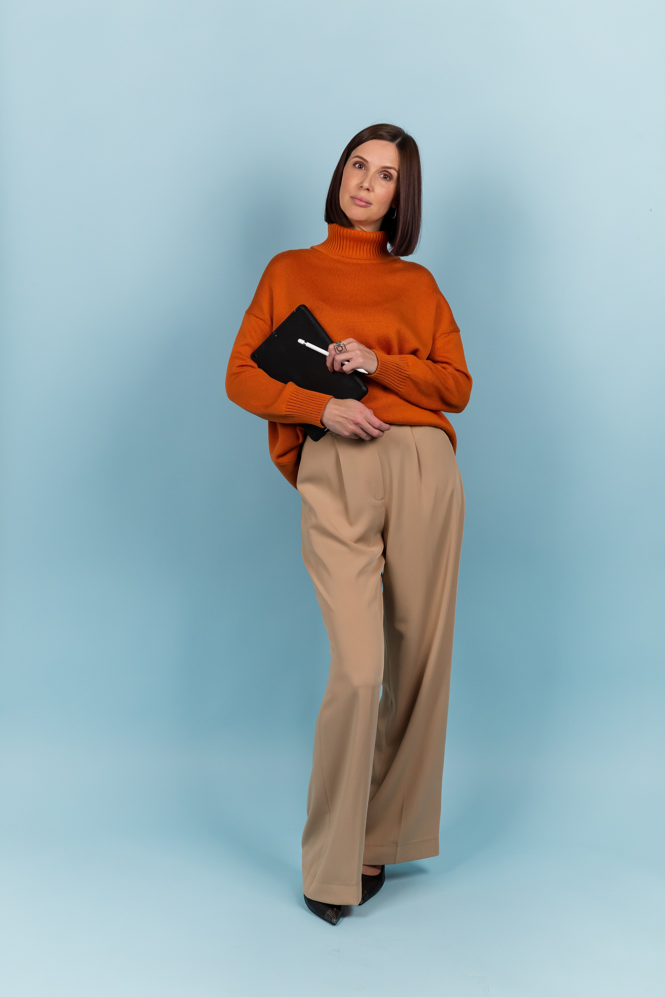 Фотосессия без фотографа в фотостудии автопортрета Double-you в ТРЦ Агора, Сургут. Управляйте моментом с пультом, смотрясь в зеркало