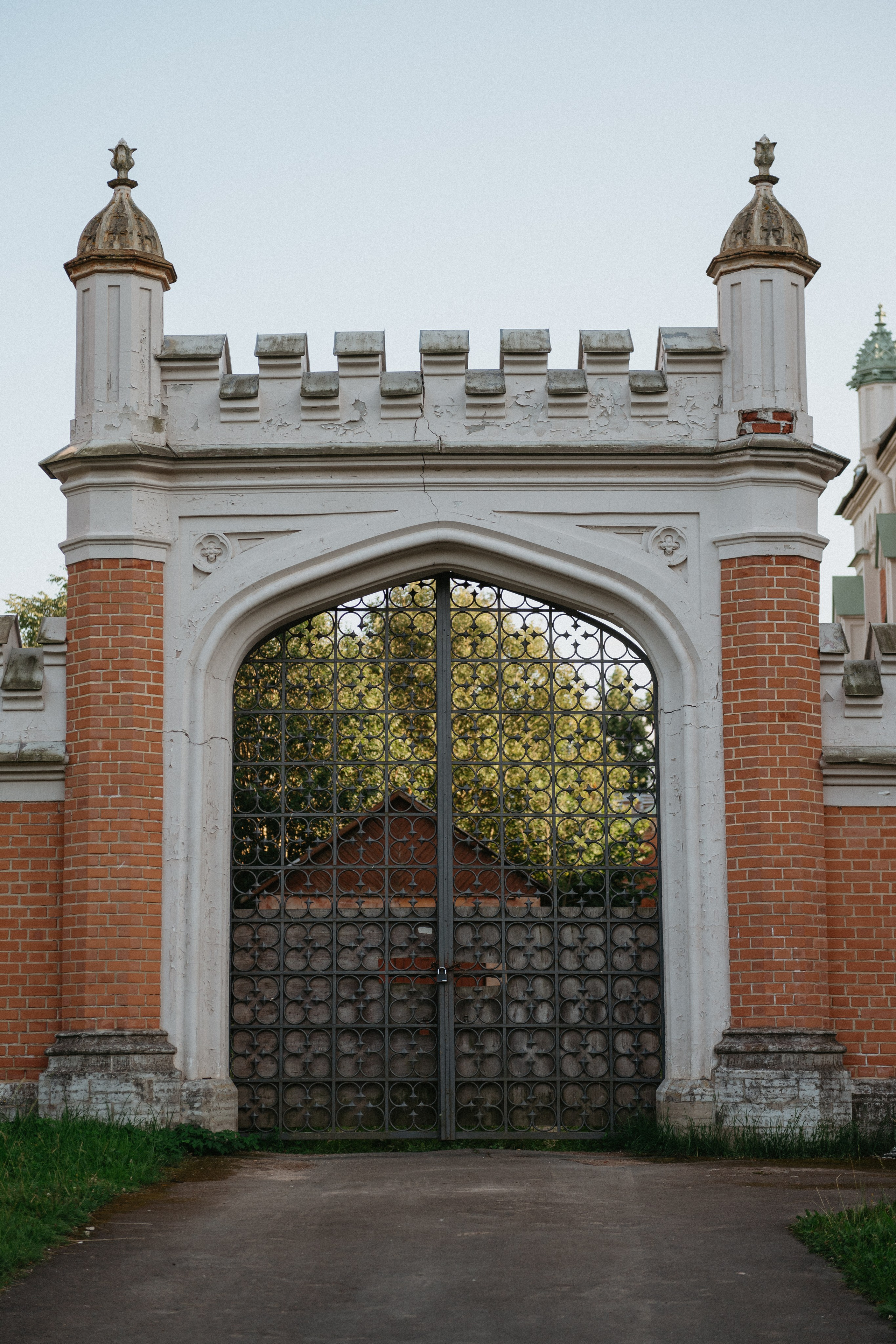 Царские конюшни в Петергофе для свадебной фотосессии