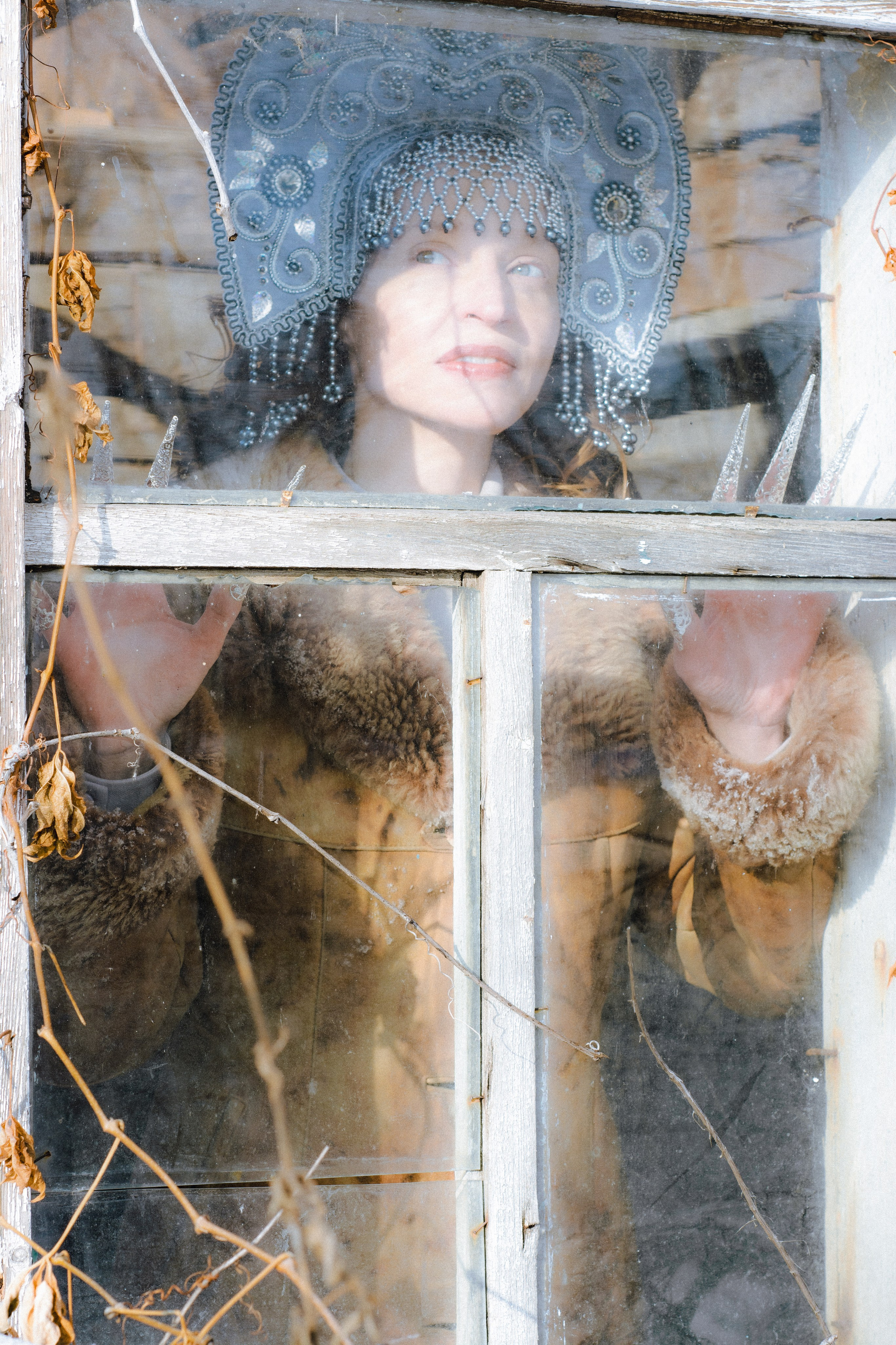 THE ROOT TETHER. Yulia Yurchevskaya | Art Director & Visual Visionary