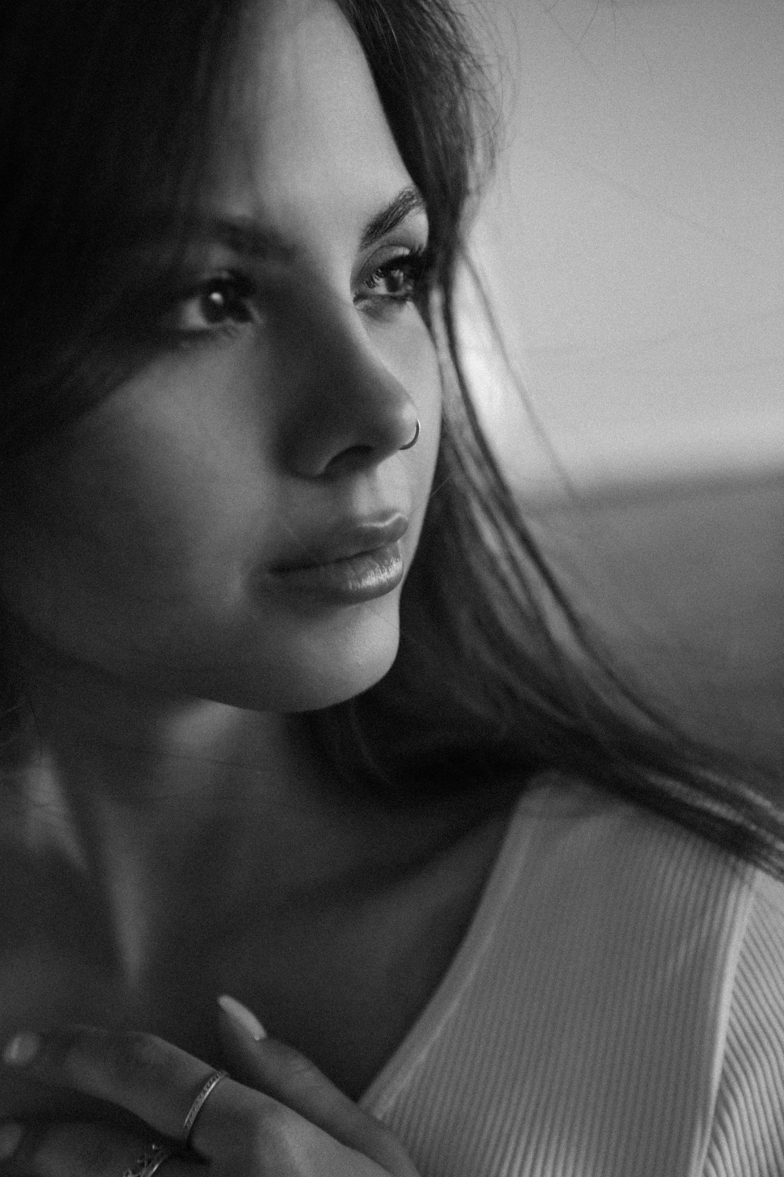 Топовый фотограф из Екатеринбурга фотографирует девушек и женщин на улице 