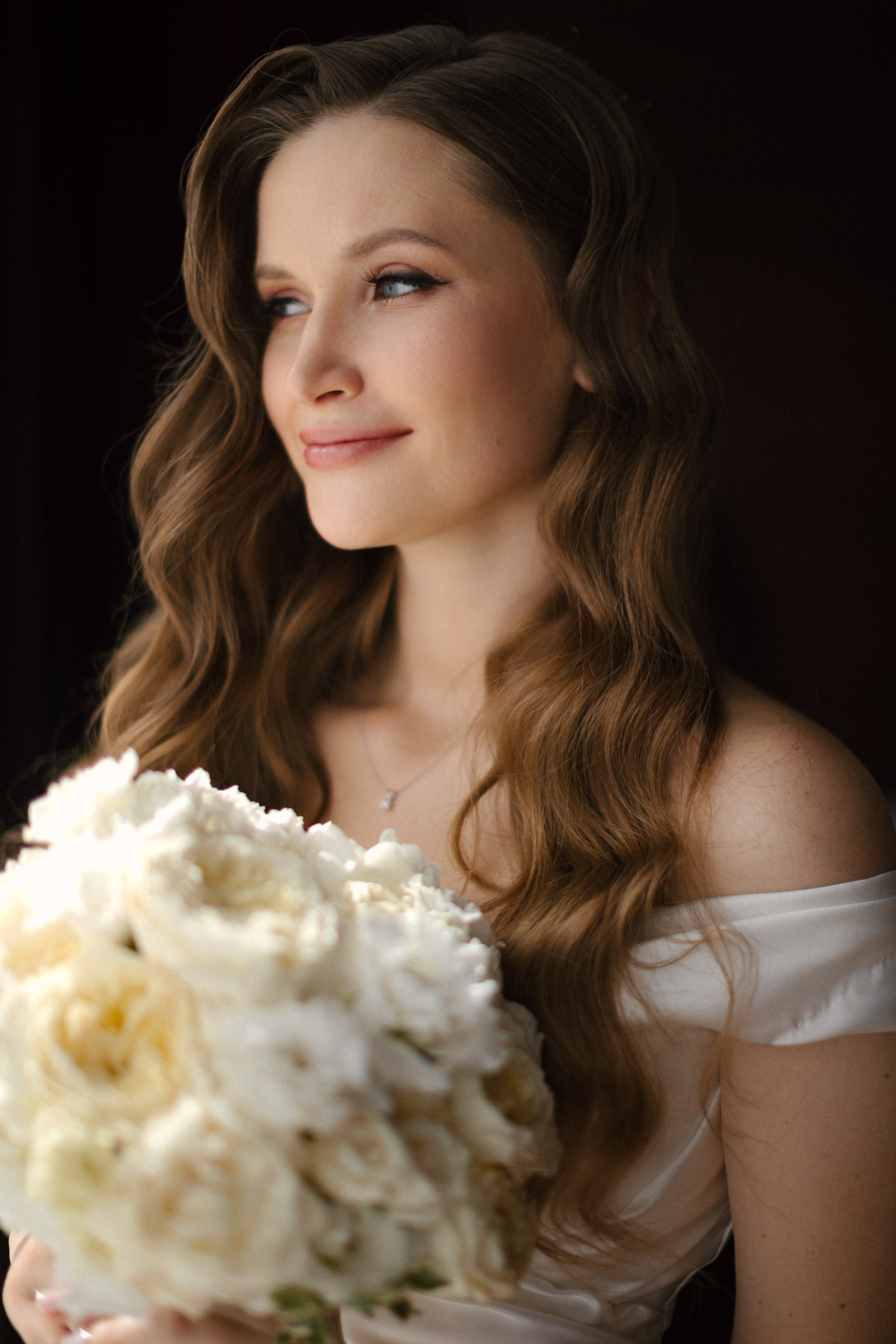 Effortless Elegance: The Power of Waves. Hair & Makeup Artist in Europe | Olga Akhremenko