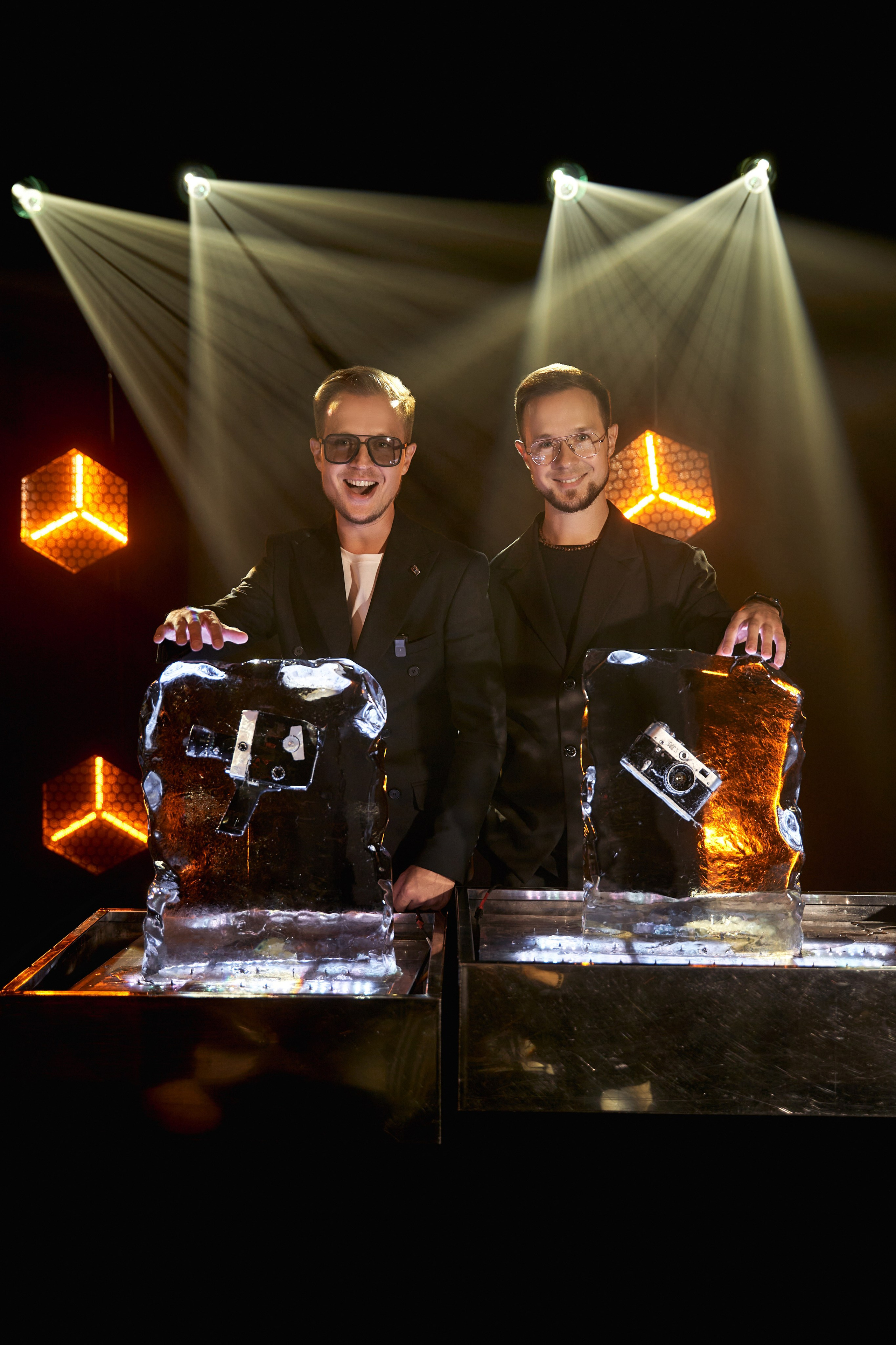 Контакты Твинс Студио по видео и фото. Видеограф и фотограф на свадьбу. Свадебное видео и фото съемка на свадьбу в Краснодаре Твинс Студио