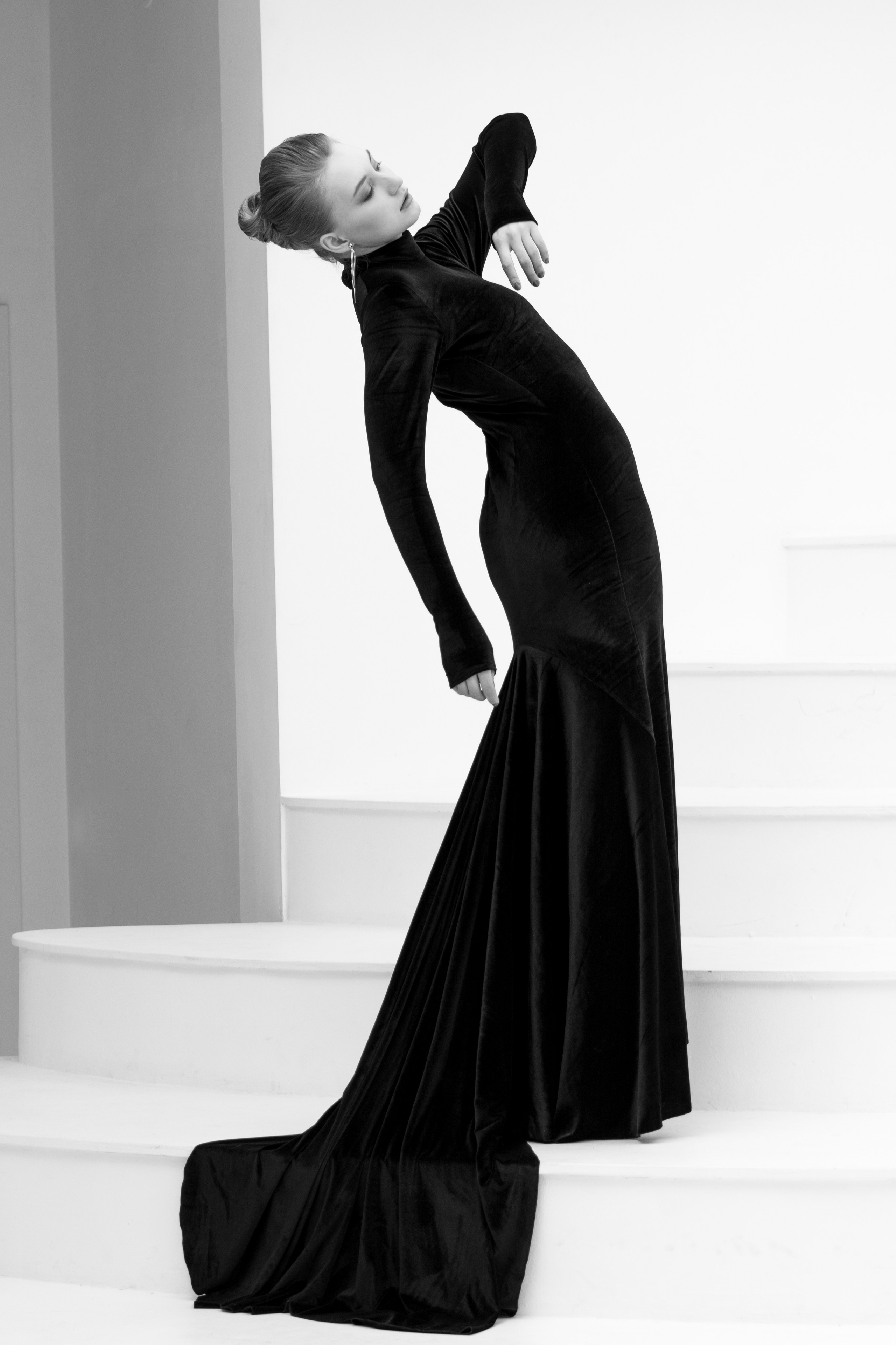 Черное бархатное платье со шлейфом. Фотограф в Москве и Щелково Люся Фоминых