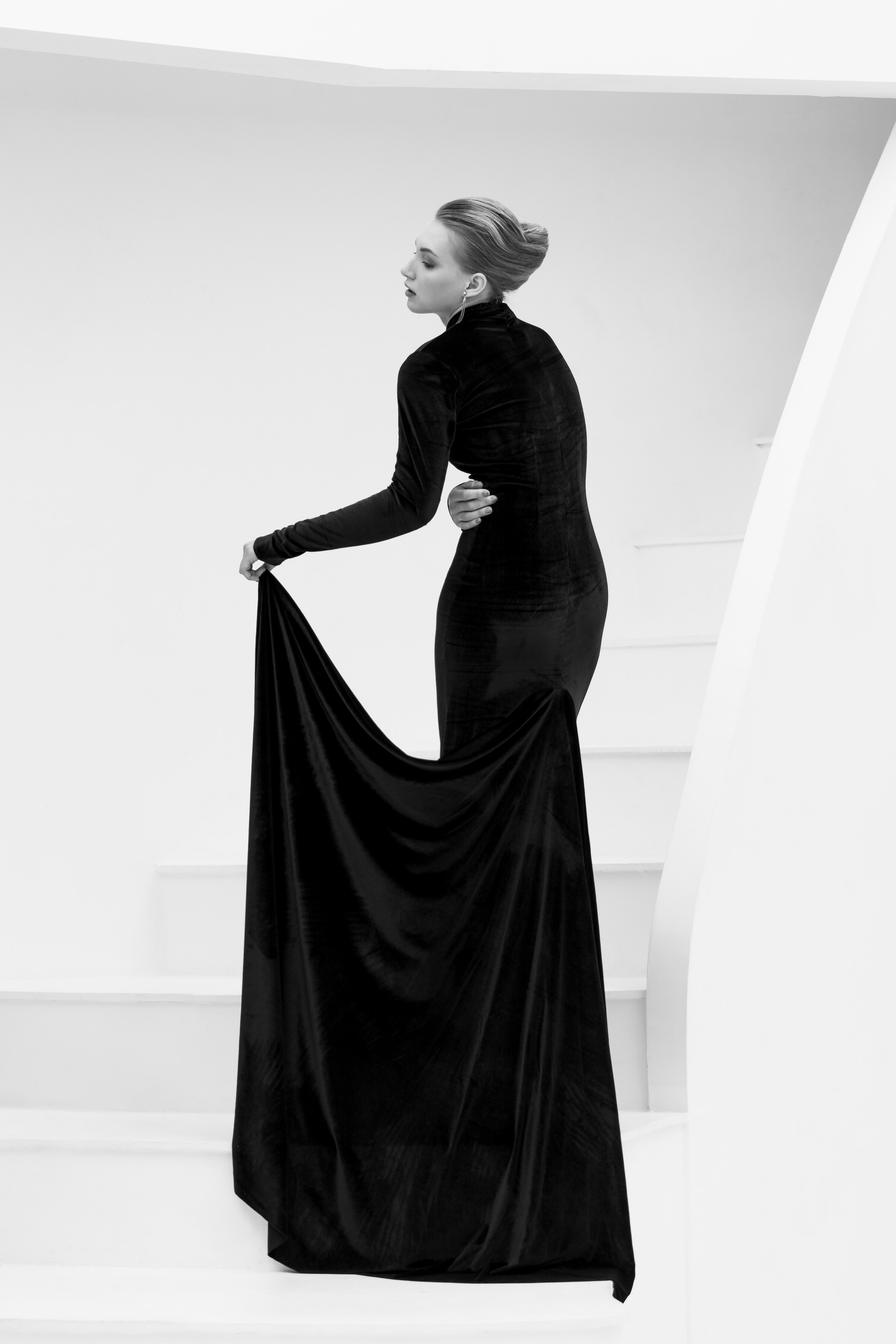Черное бархатное платье со шлейфом. Фотограф в Москве и Щелково Люся Фоминых