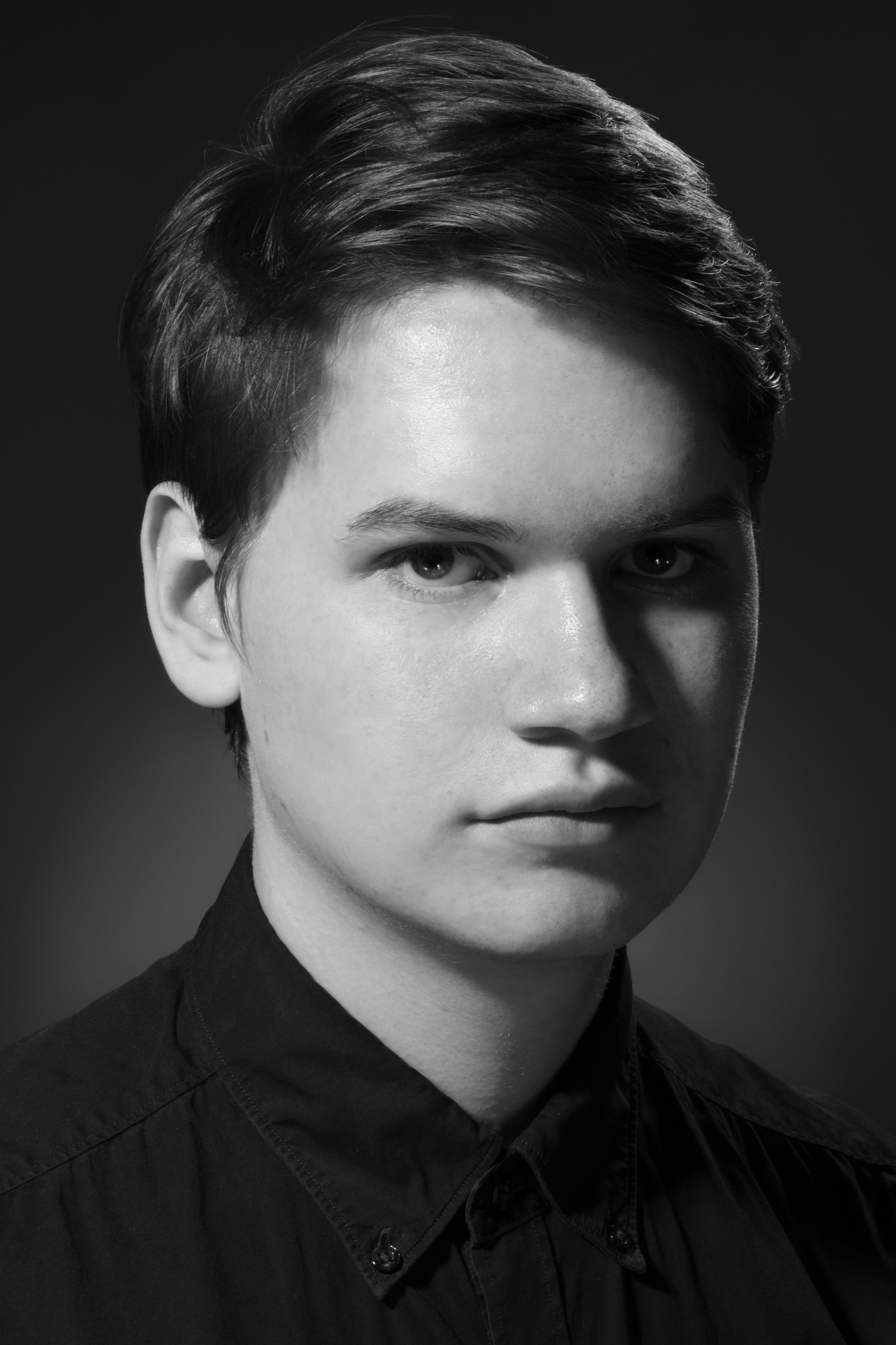 Черно-белая Фотография сделанная известным современным художником-фотографом Наталия Гончарова. Изображен великий фотограф Лев Ожерельев