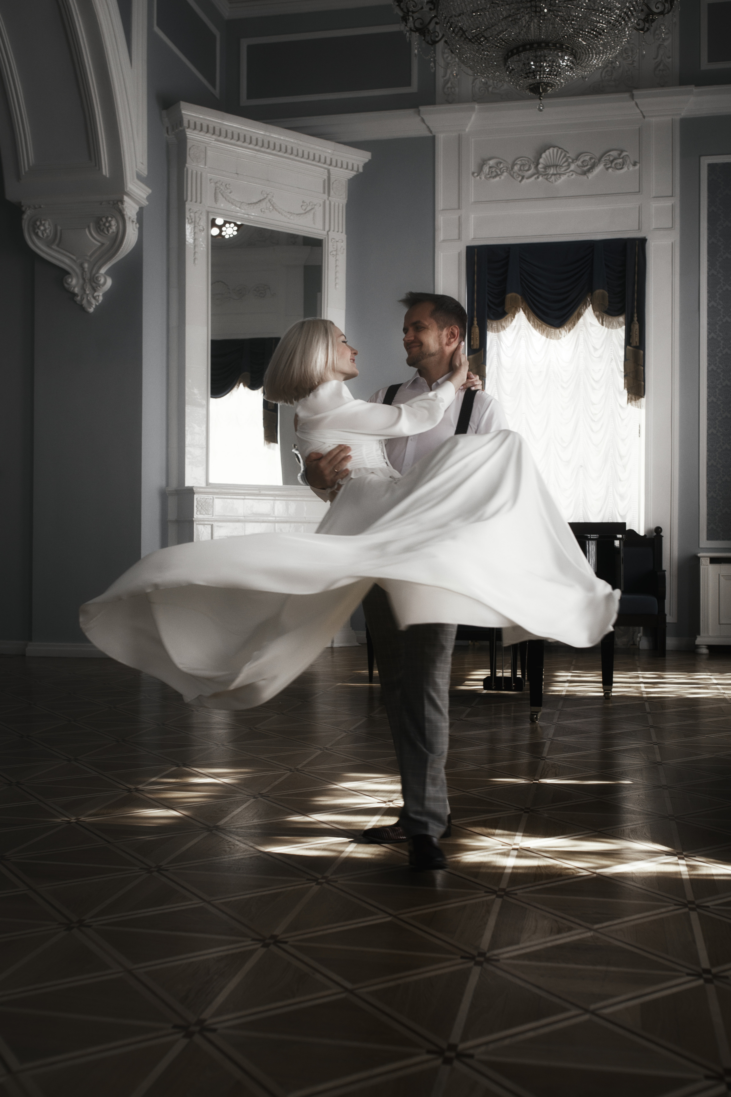 Фотосессия молодоженов в театре Я.Купалы