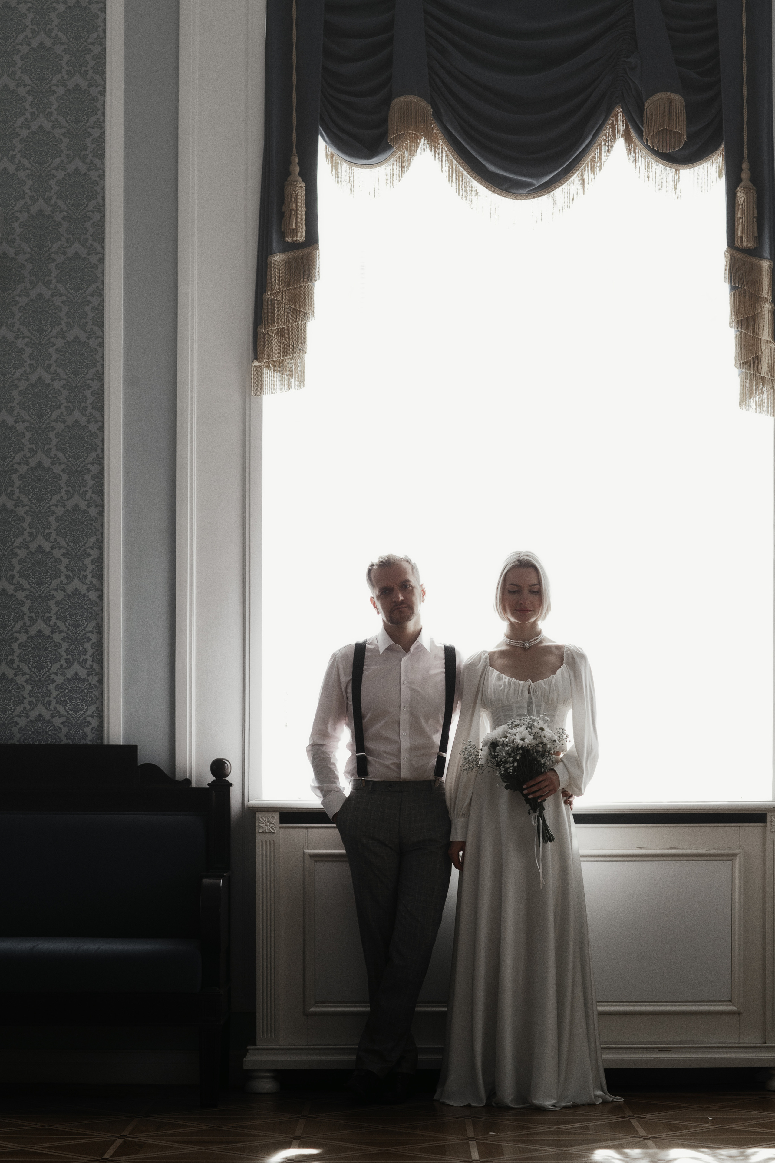 Фотосессия молодоженов в театре Я.Купалы