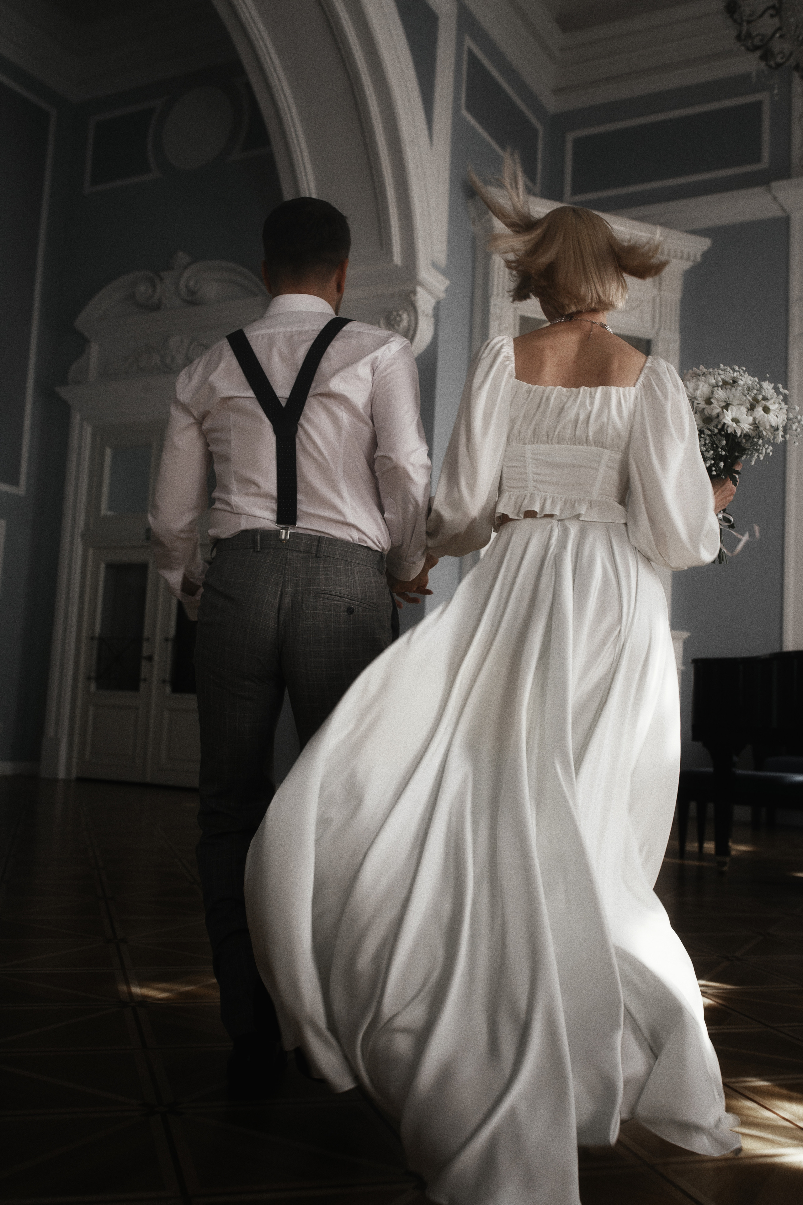 Фотосессия молодоженов в театре Я.Купалы