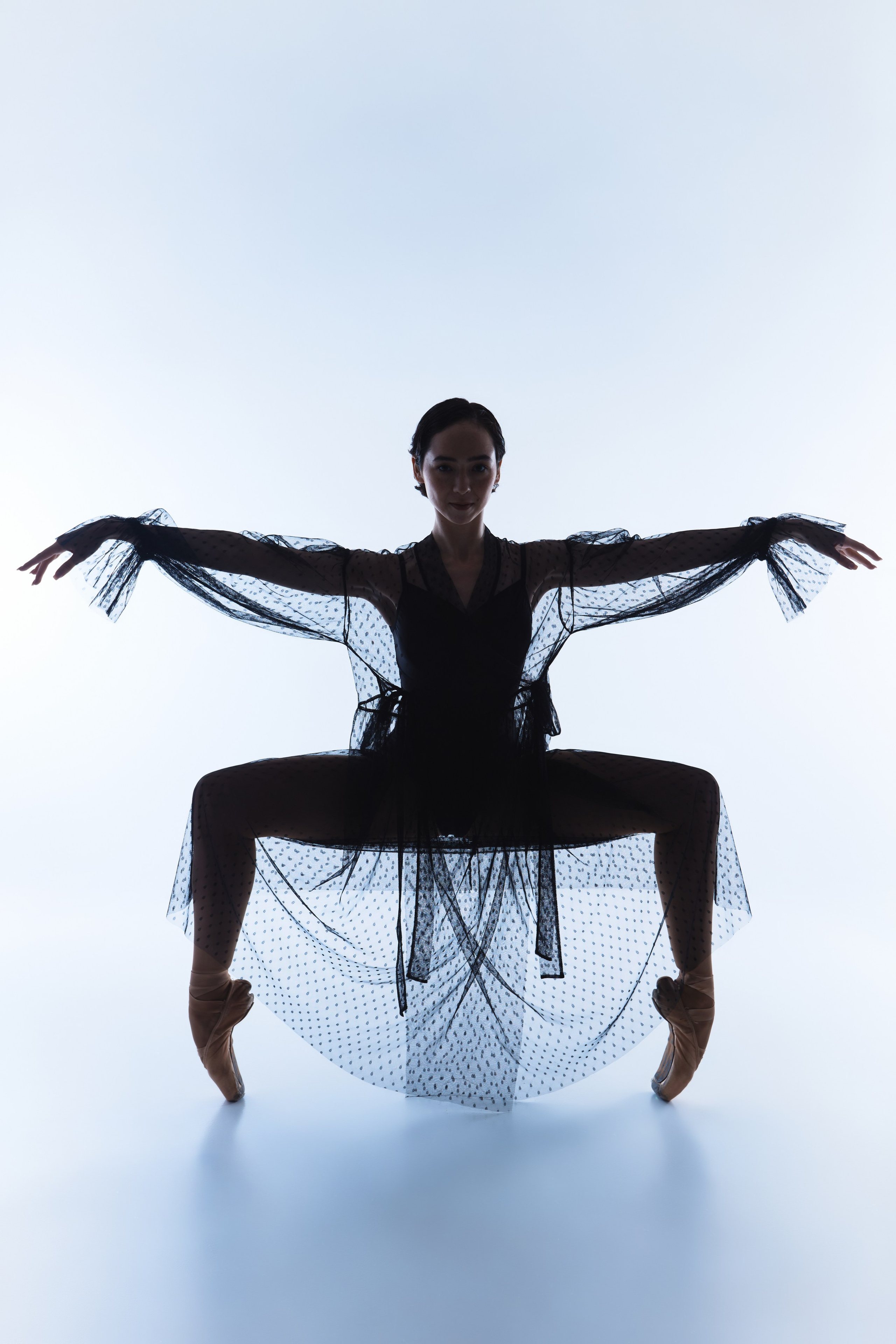 Фотосессия в образе балерины в платье сетка СИНИОКО. Одежда из Санкт-Петербурга СИНИОКО