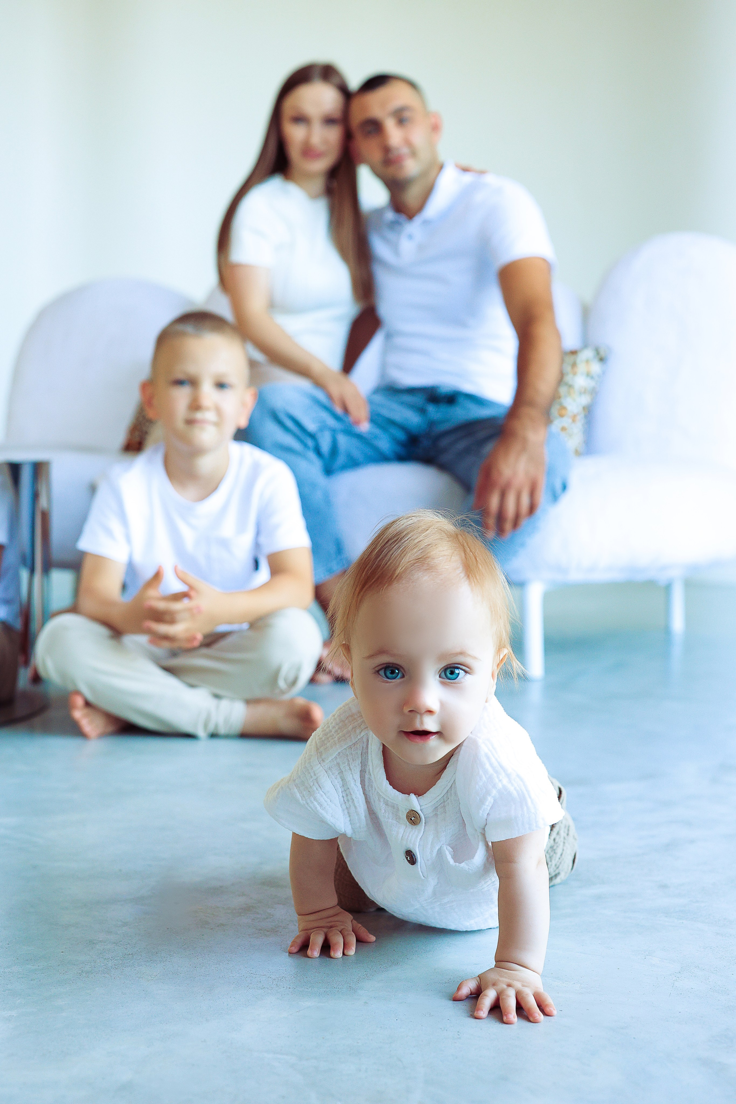 Добро пожаловать в мир моего творчества! Меня зовут Аня! Я детский и семейный фотораф!