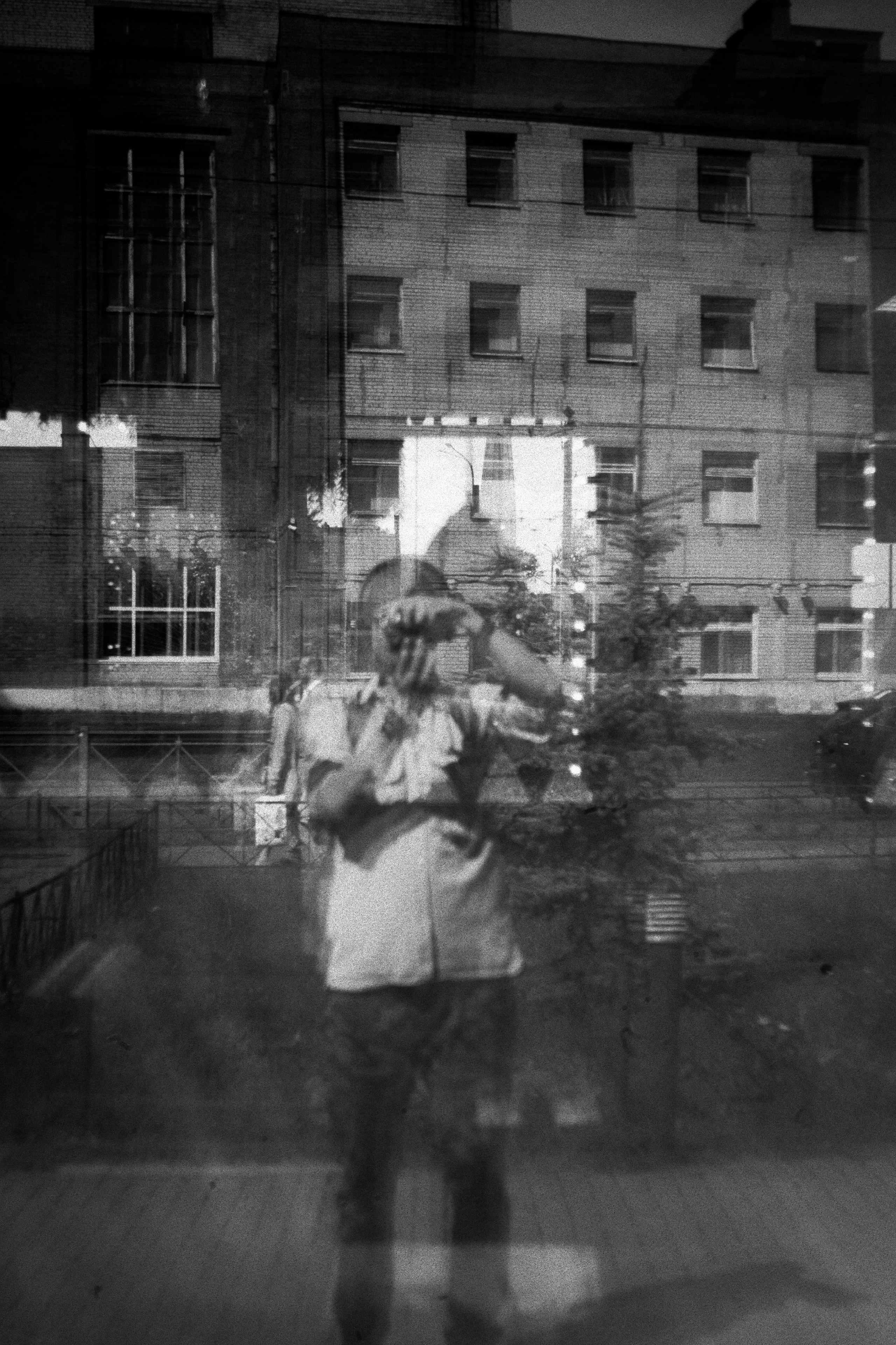 Биография / BIOGRAPHIE. Роман Ходырев — эзотериолог, художник, фотограф и музыкант. Санкт-Петербург, Рига