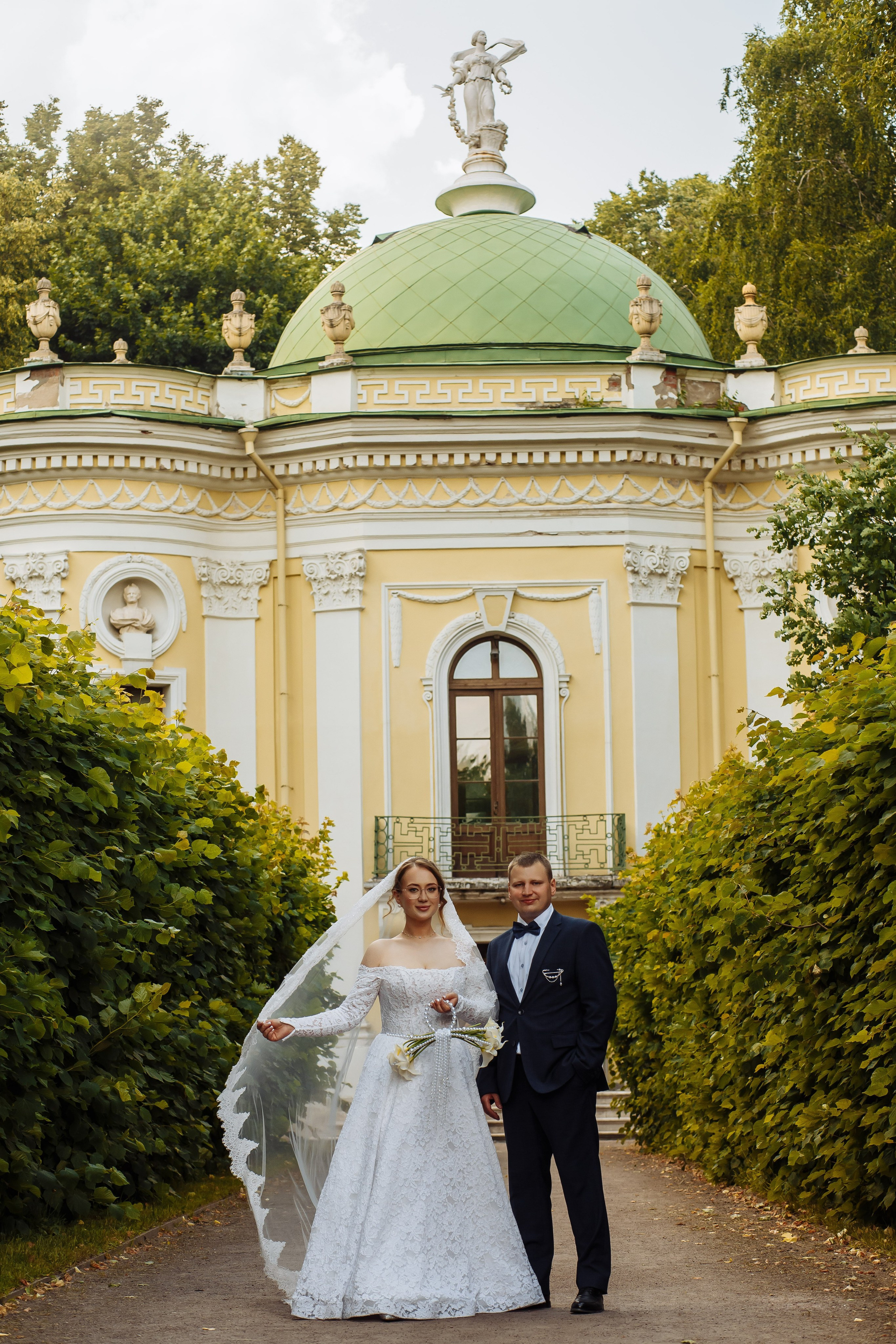 Свадебная прогулка в&nbsp;Кусково у эрмитажа