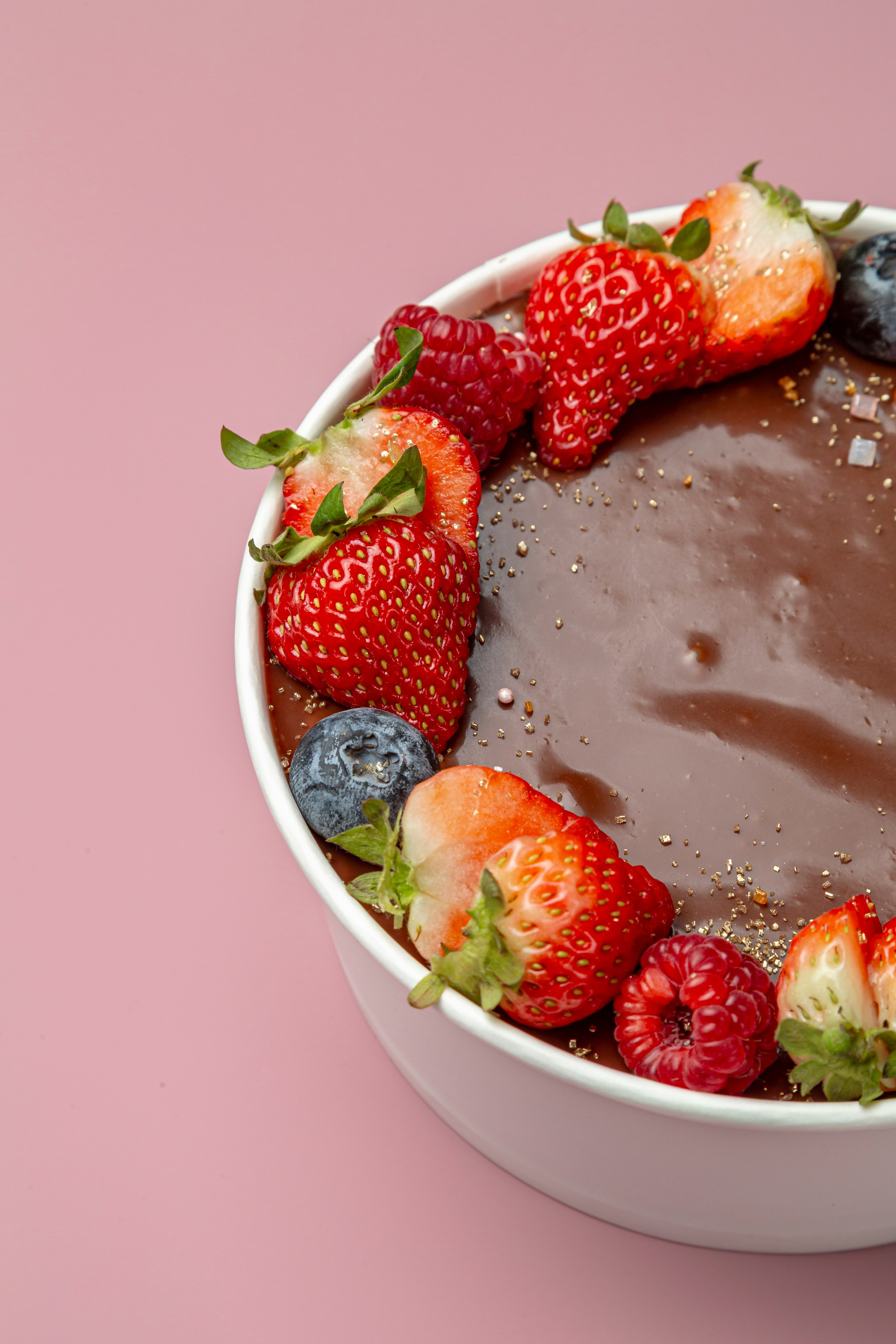 Ягодный десерт с шоколадом