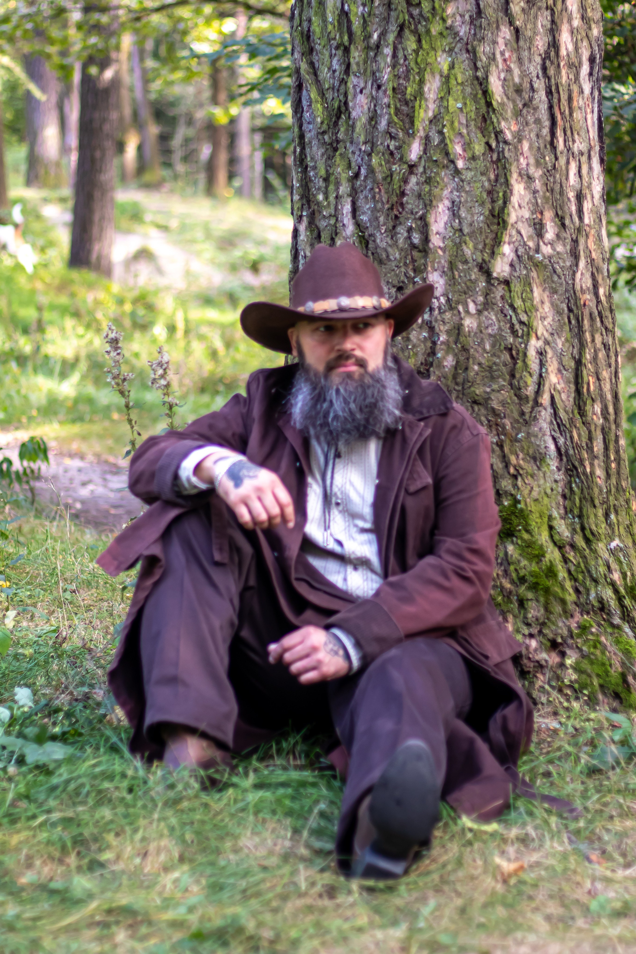 тематический мужской портрет в лесу, фотограф Карасёва Елена Москва