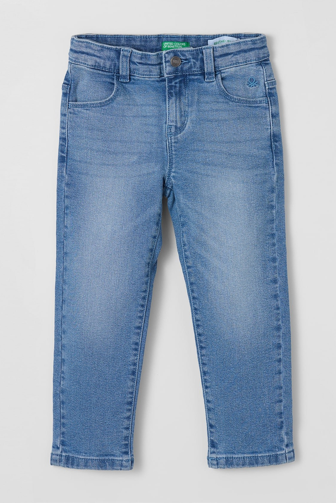 Предметное фото детской одежды - яркие акценты для детского гардероба.