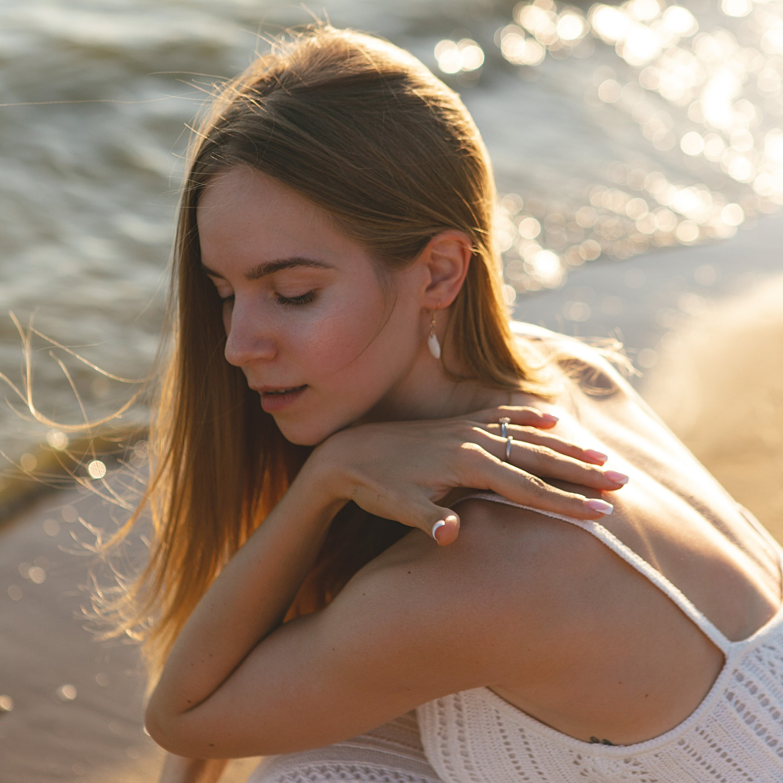 Контакты. Съёмка для брендов одежды и маркетплейсов в Санкт-Петербурге