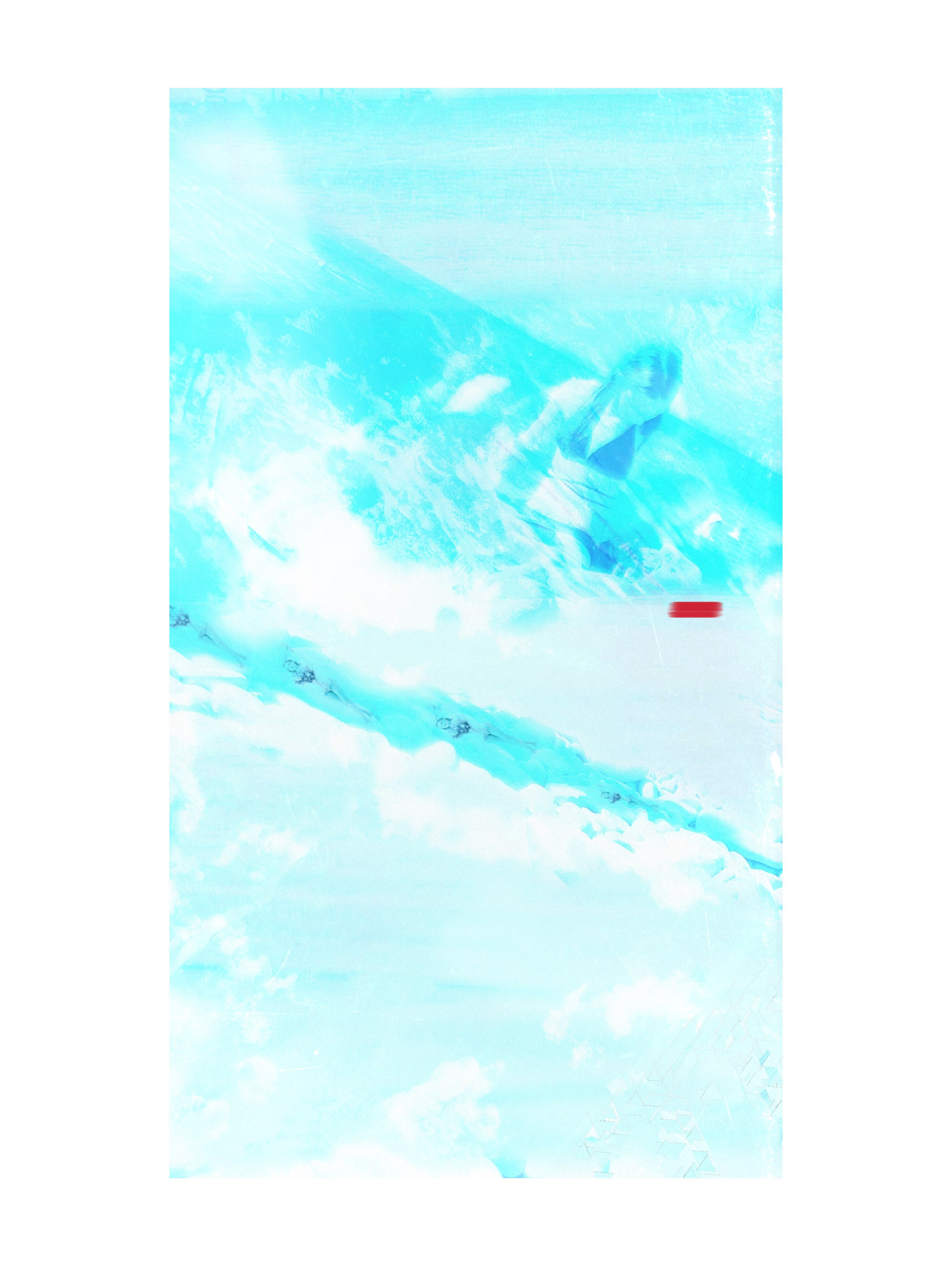 аля душевно и нежно гладит себя