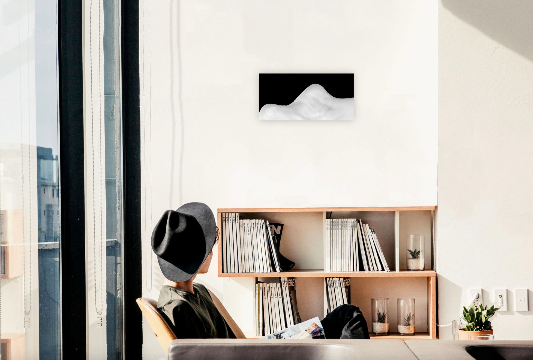 Buy Artistic monochrom photographs of the curves of the female body. Anna Laza Art photographer