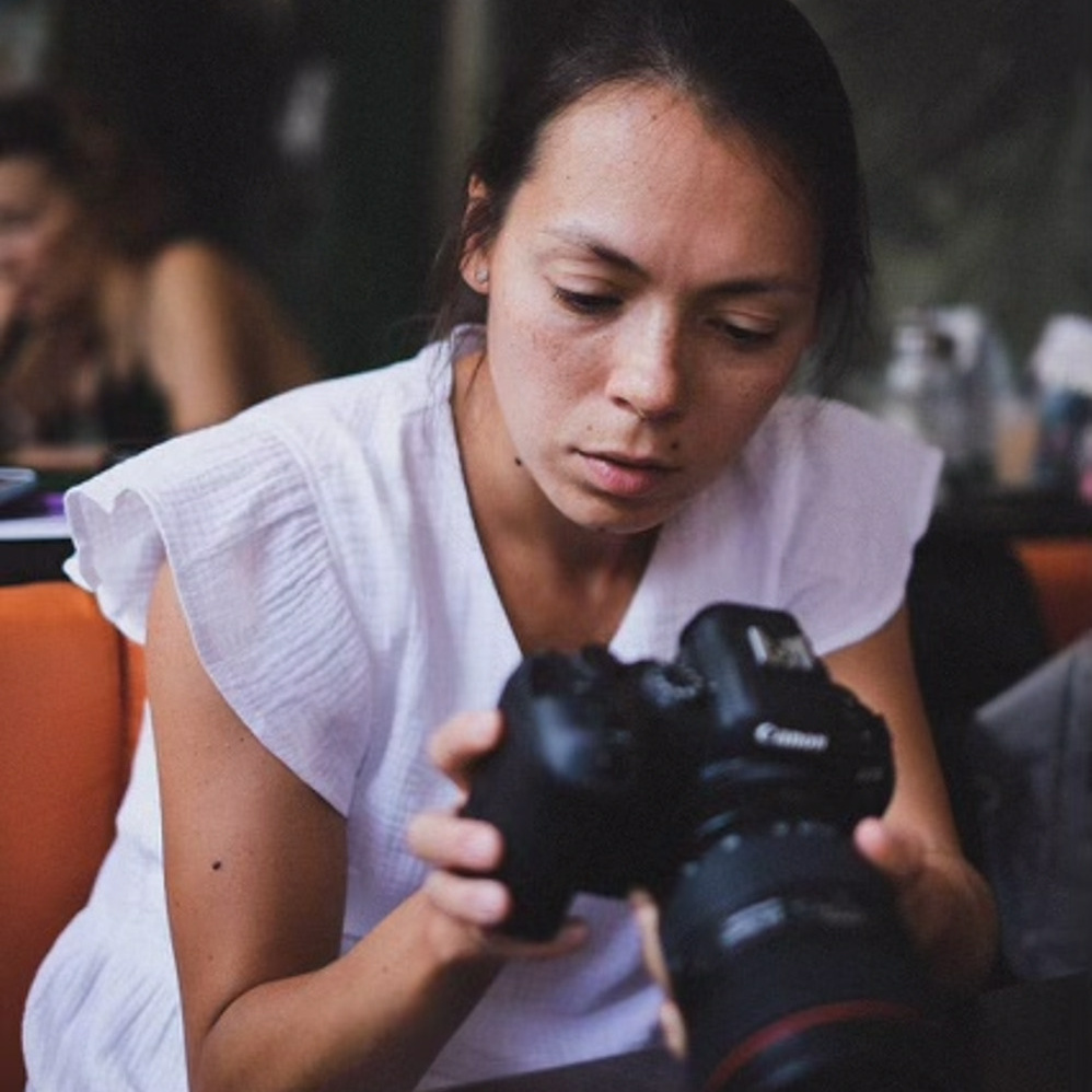 Contacts & Reservations. Photographe Regina