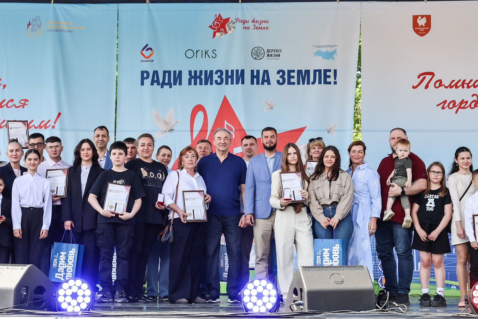 Групповое фото участников торжественного мероприятия, репортажная съёмка события, фотограф Карасёва Елена