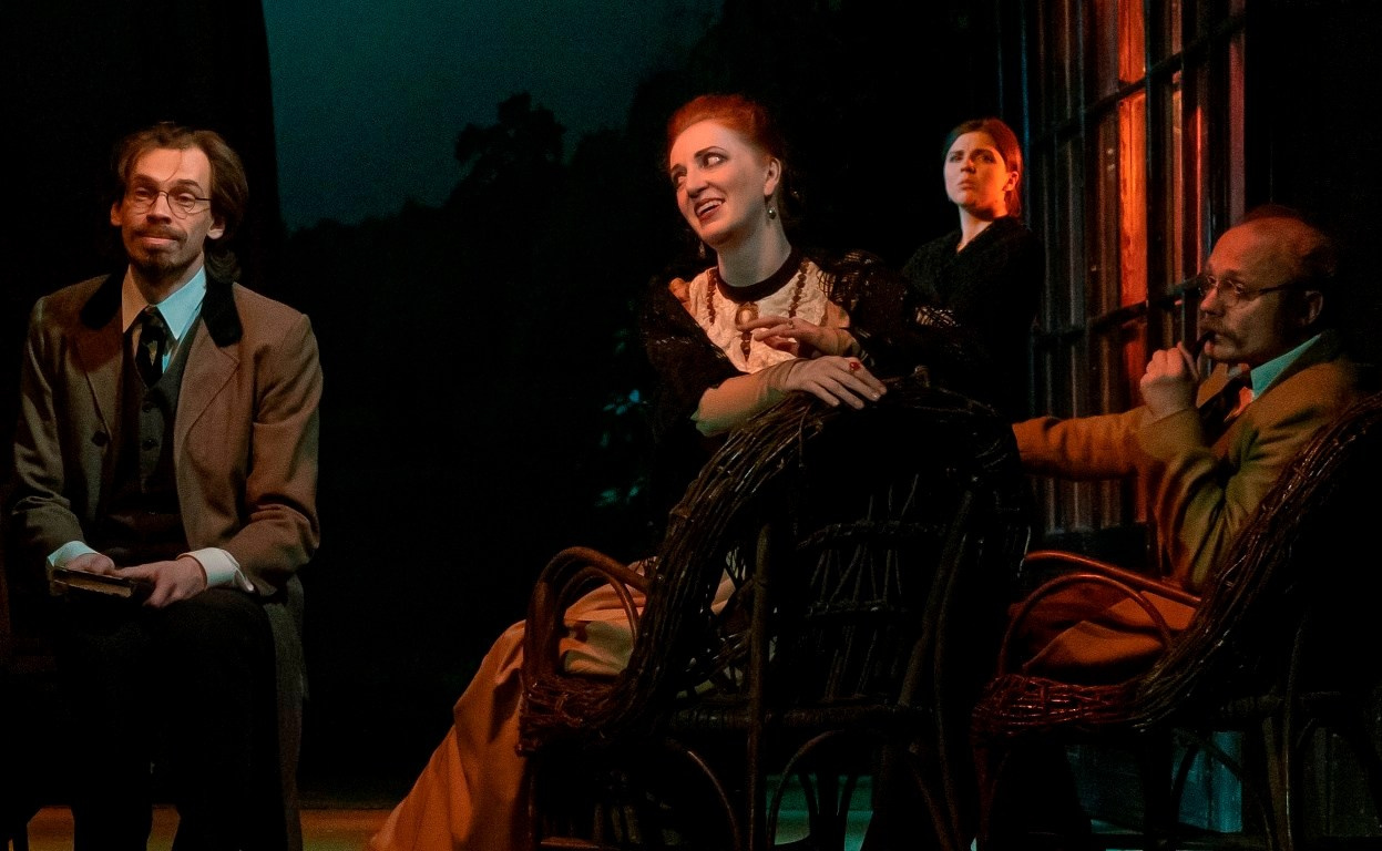 На сцену пермского театра «У Моста» вернулся обновленный спектакль Сергея Федотова «Чайка» по классической пьесе Чехова. Журнал о самом особенном. Пермь и Пермский край