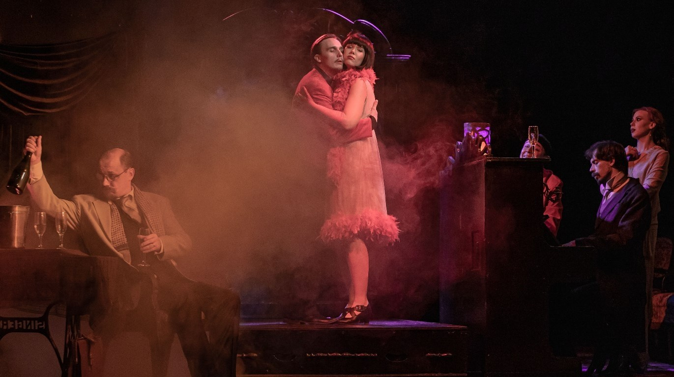 Спектакль Сергея Федотова «Зойкина квартира» в пермском театре «У Моста». Журнал о самом особенном. Пермь и Пермский край