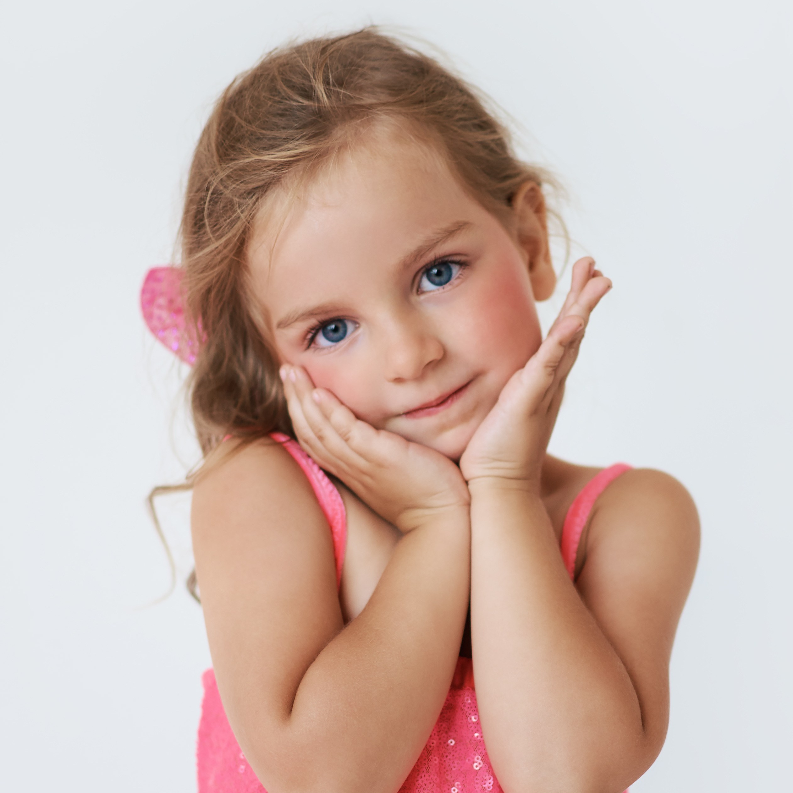 Профессиональные детские модели для предметной съемки в Сочи