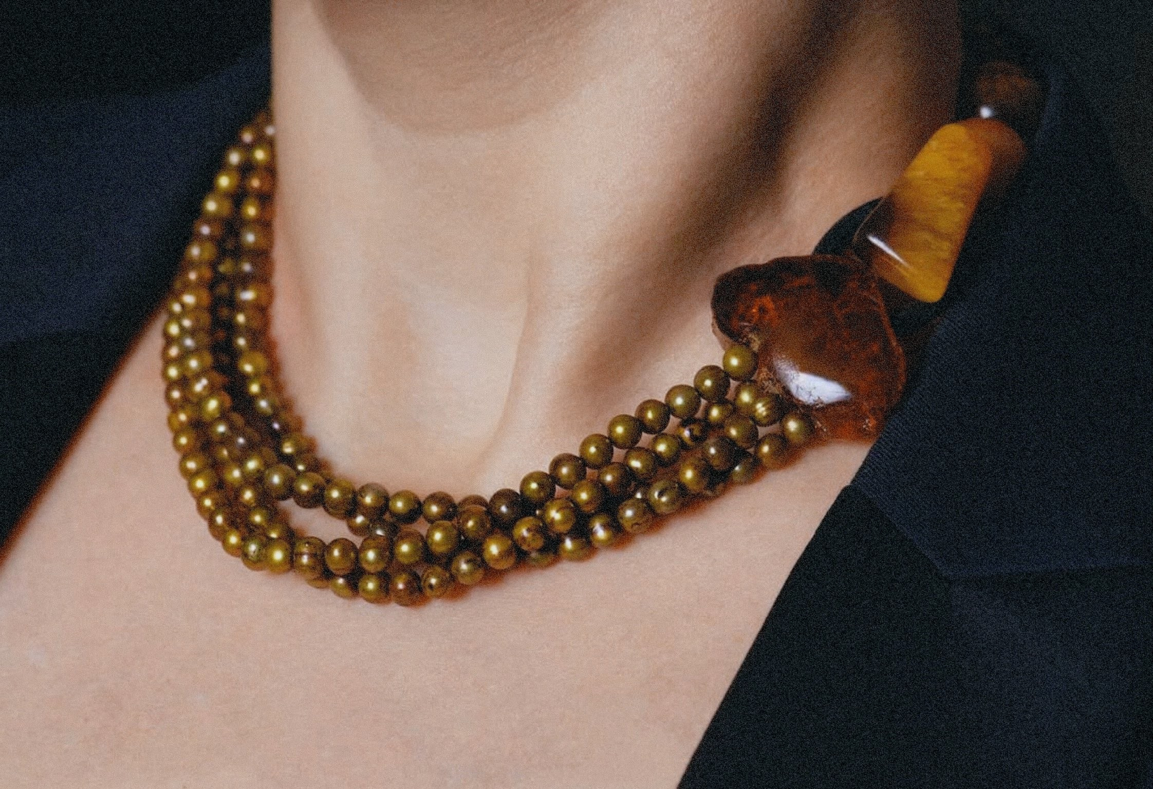 Уникальный янтарь Балтики в коллекции AMBER от Eugenika Jewels: тепло времени, застывшее в украшениях. EUGENIKA JEWELS — Идеальные украшения для избранных