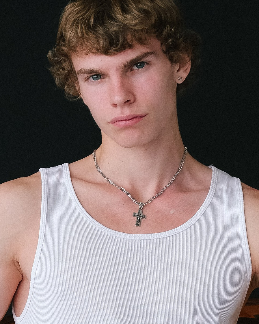 MODELS. MONSTERA MODELS