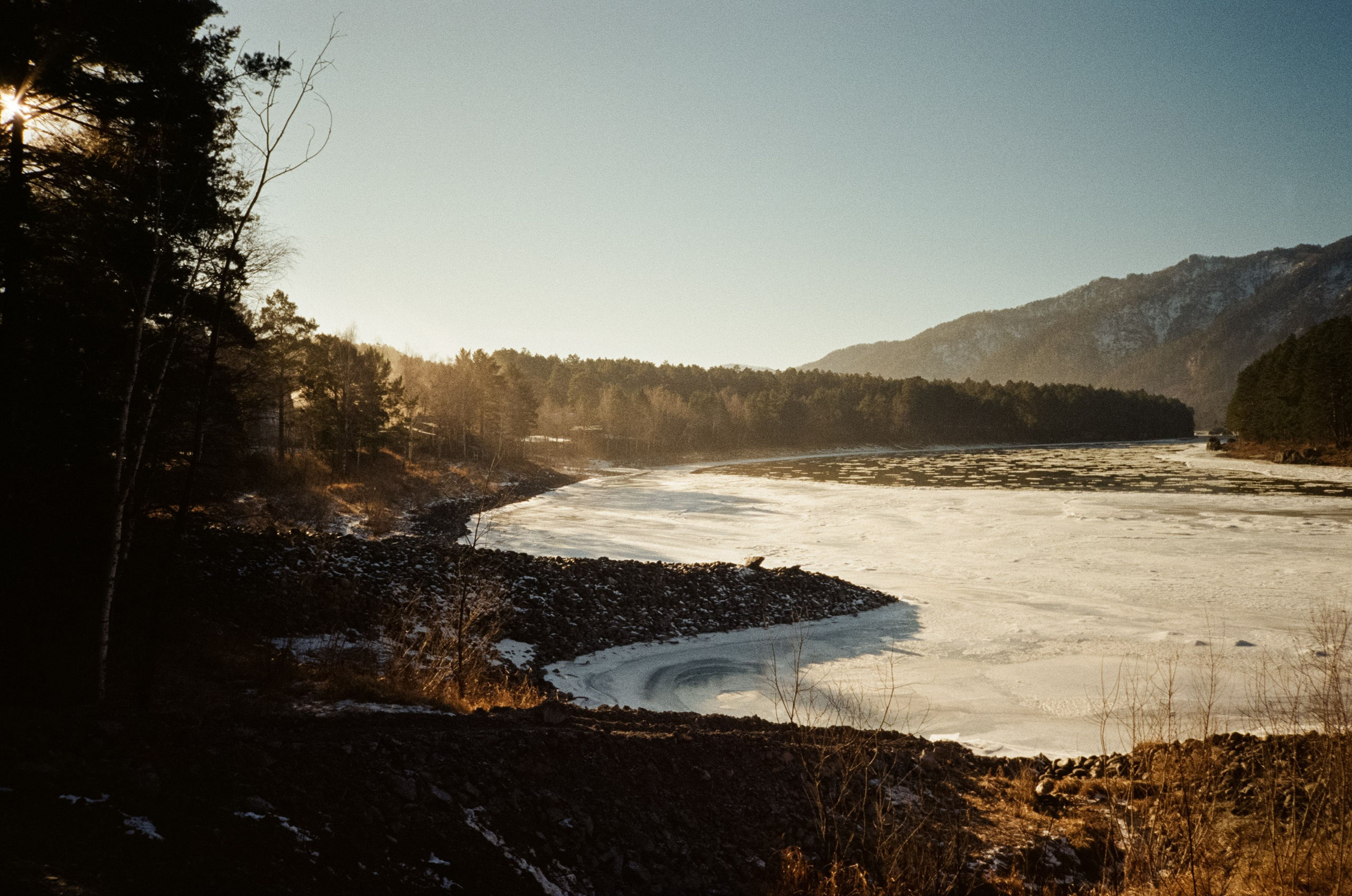 Тихий берег и панорама Катуни. Дорога к Coffee Bus и база Берель. Фотограф-документалист Мария Осокина