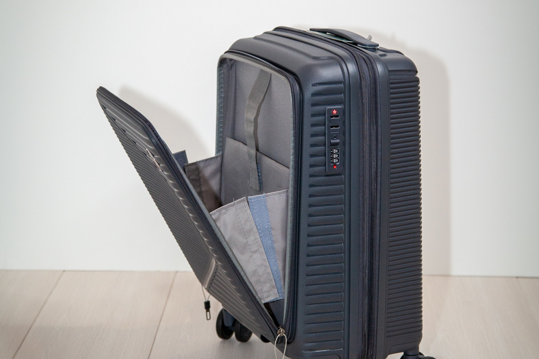 Купить чемодан на колесах ручная кладь. Купить чемодан на колесах в Москве