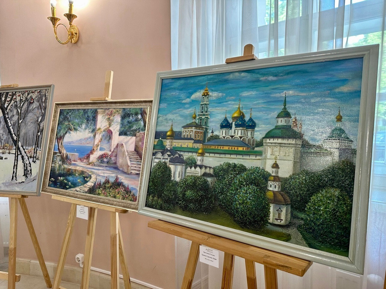 Картина Ирэн Постольной на выставке в Московской Городской Думе "Дворцы. Усадьбы. Парки"